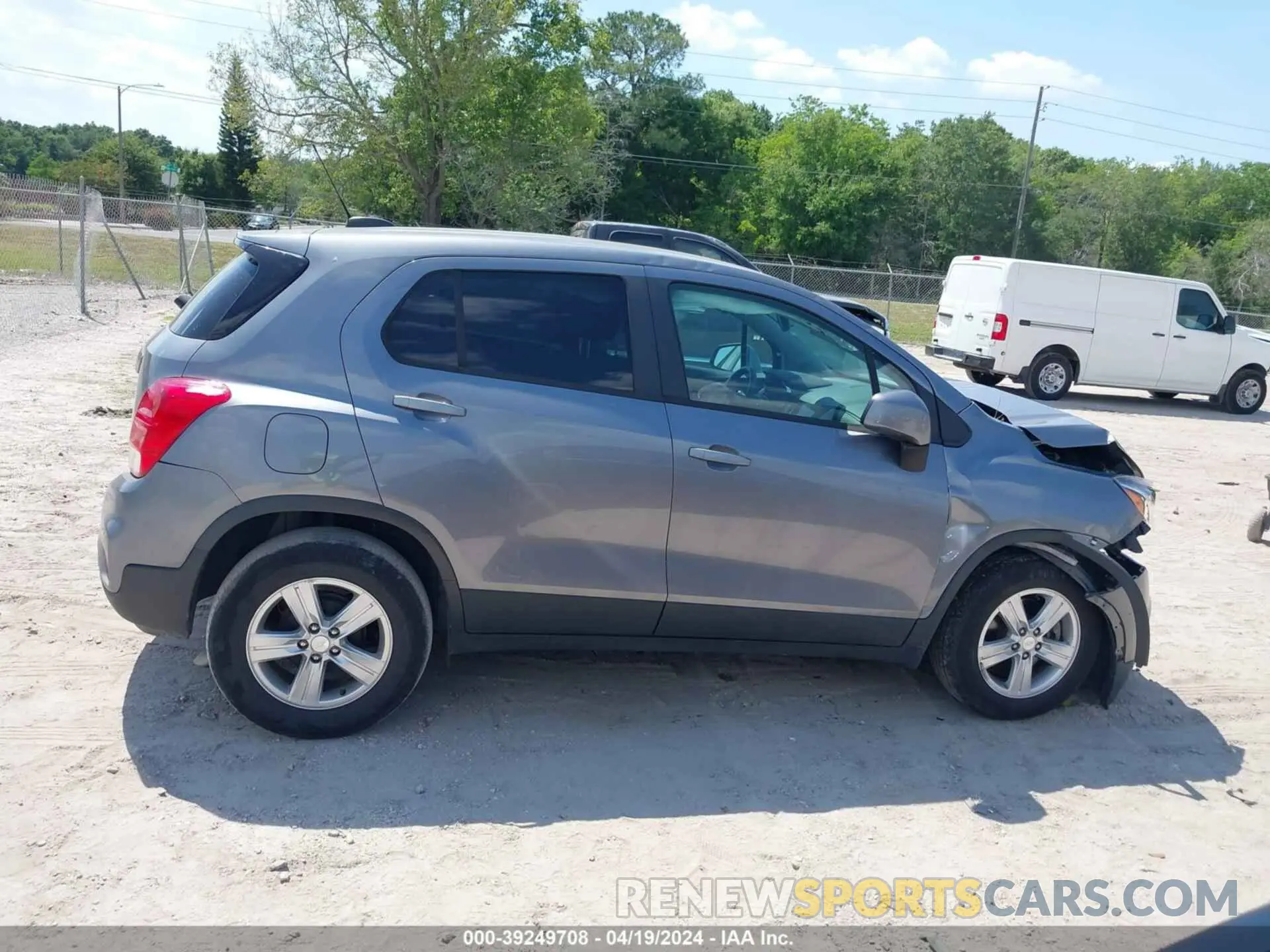 13 Photograph of a damaged car 3GNCJKSB0LL317005 CHEVROLET TRAX 2020