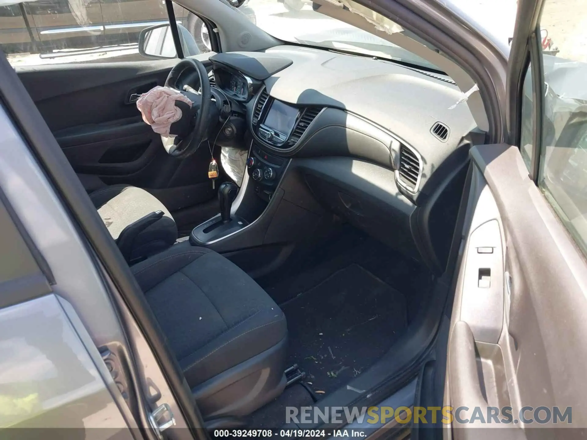 5 Photograph of a damaged car 3GNCJKSB0LL317005 CHEVROLET TRAX 2020
