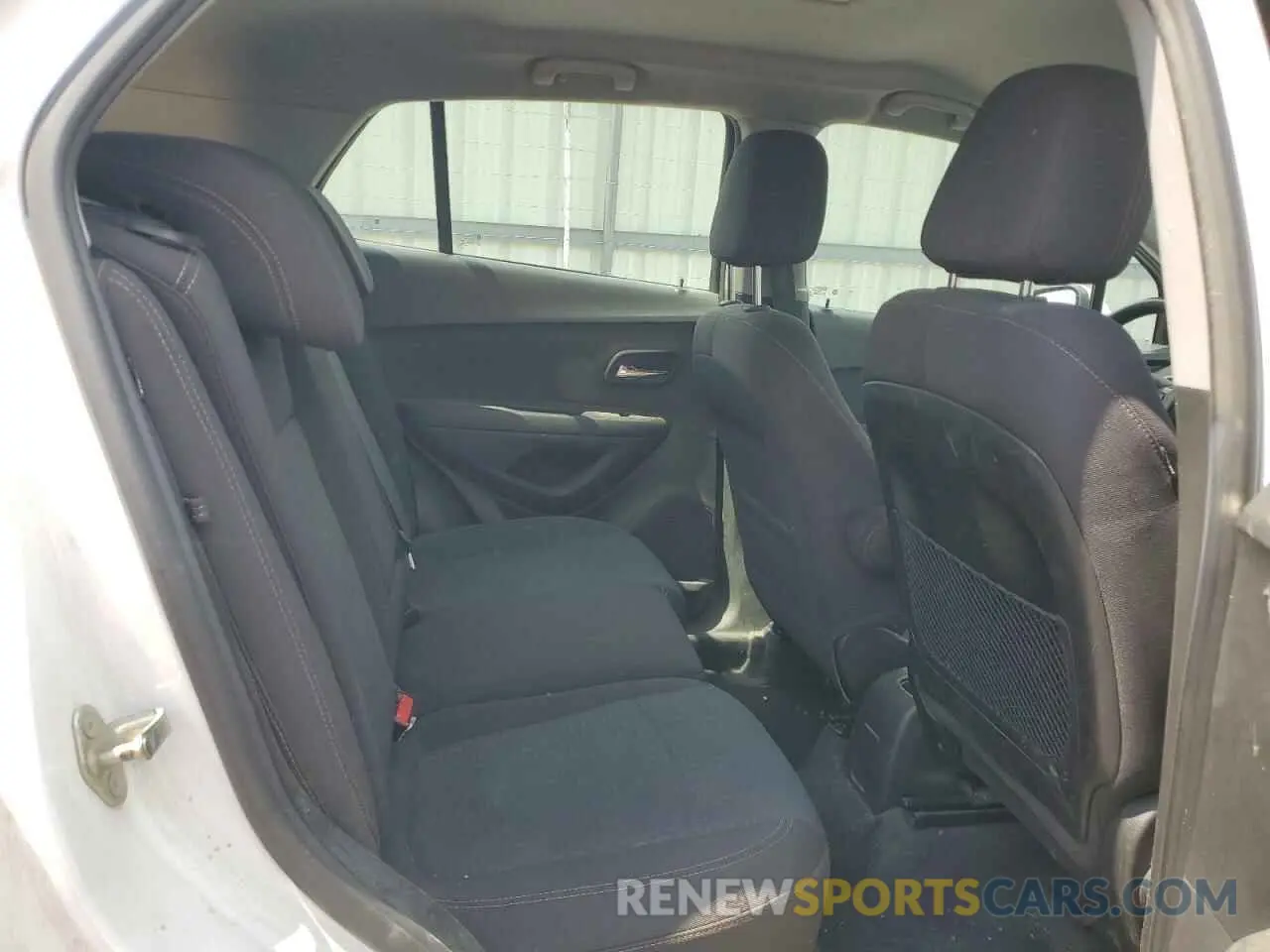 11 Photograph of a damaged car 3GNCJKSB1LL137404 CHEVROLET TRAX 2020