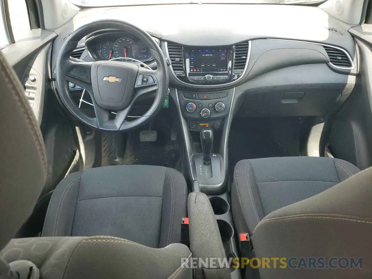 8 Photograph of a damaged car 3GNCJKSB1LL137404 CHEVROLET TRAX 2020