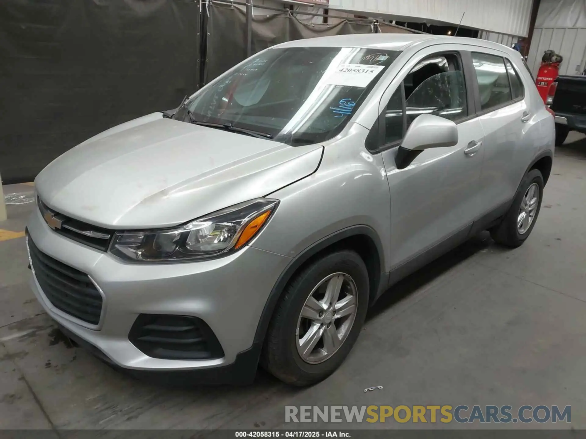 2 Photograph of a damaged car 3GNCJKSB1LL137936 CHEVROLET TRAX 2020
