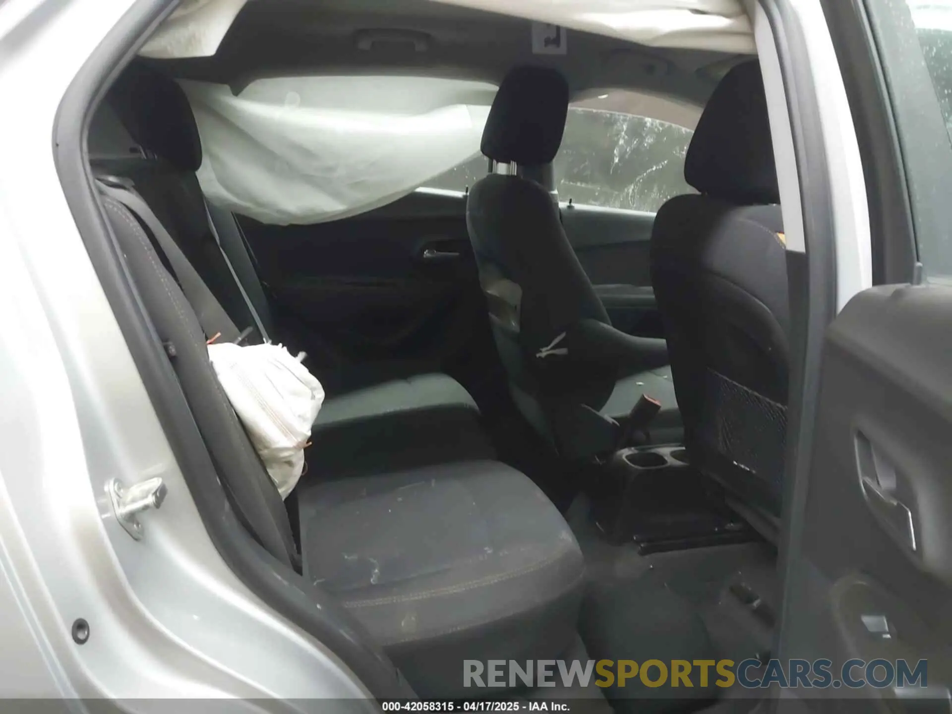 8 Photograph of a damaged car 3GNCJKSB1LL137936 CHEVROLET TRAX 2020