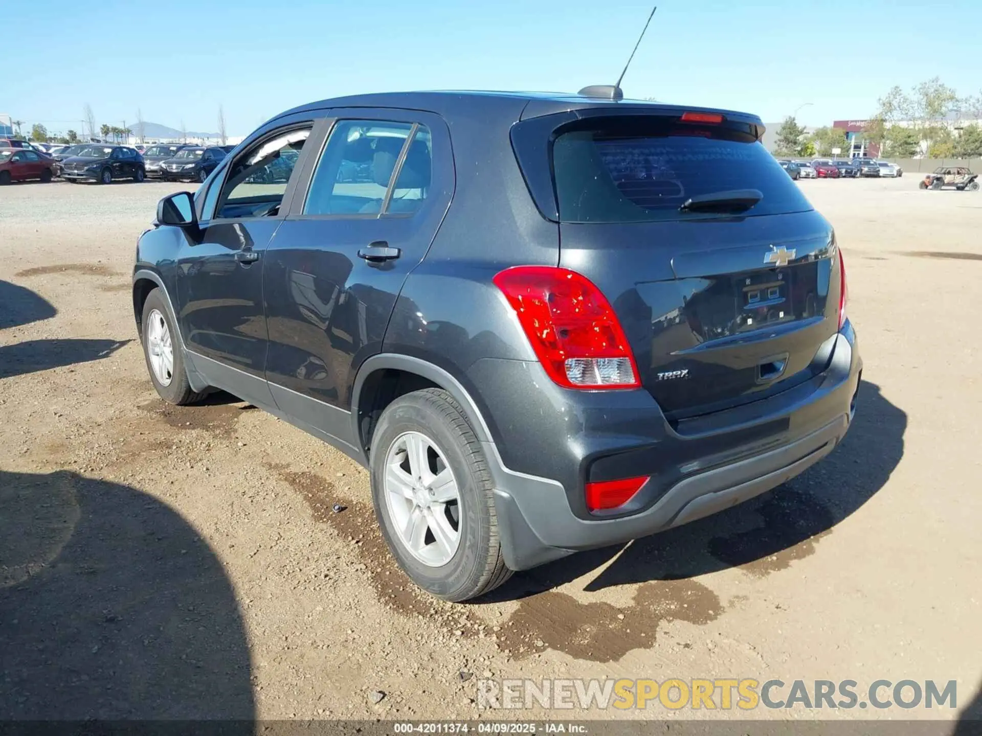 3 Photograph of a damaged car 3GNCJKSB1LL240323 CHEVROLET TRAX 2020