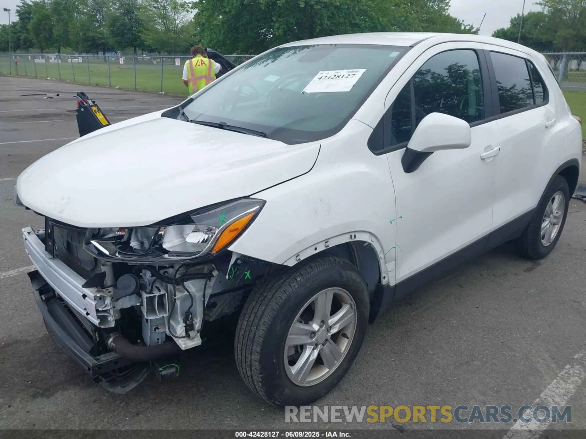 2 Photograph of a damaged car 3GNCJKSB1LL304974 CHEVROLET TRAX 2020
