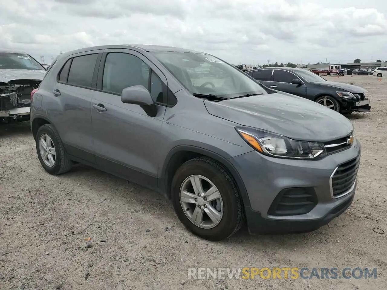 4 Photograph of a damaged car 3GNCJKSB2LL164319 CHEVROLET TRAX 2020