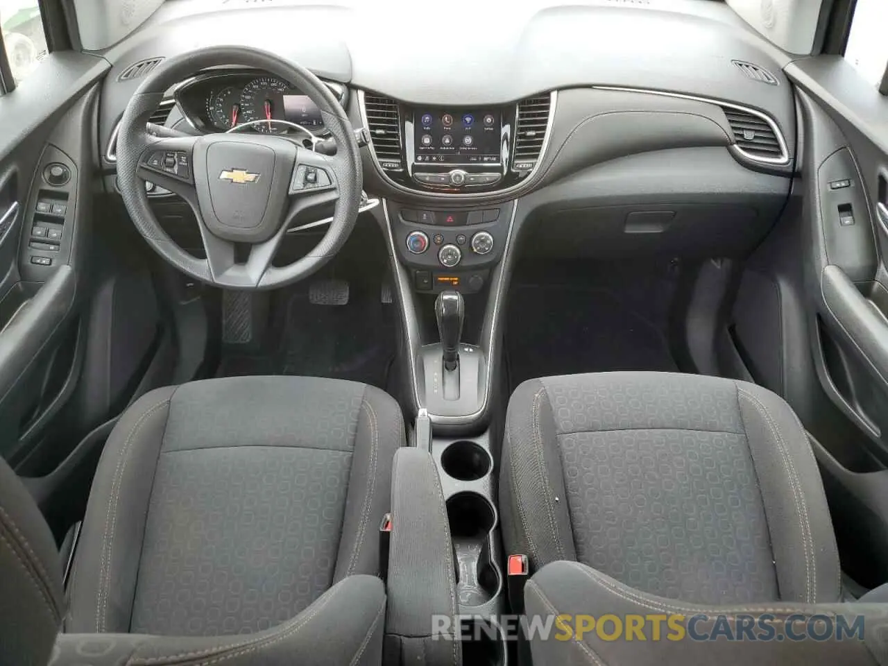 8 Photograph of a damaged car 3GNCJKSB2LL164319 CHEVROLET TRAX 2020