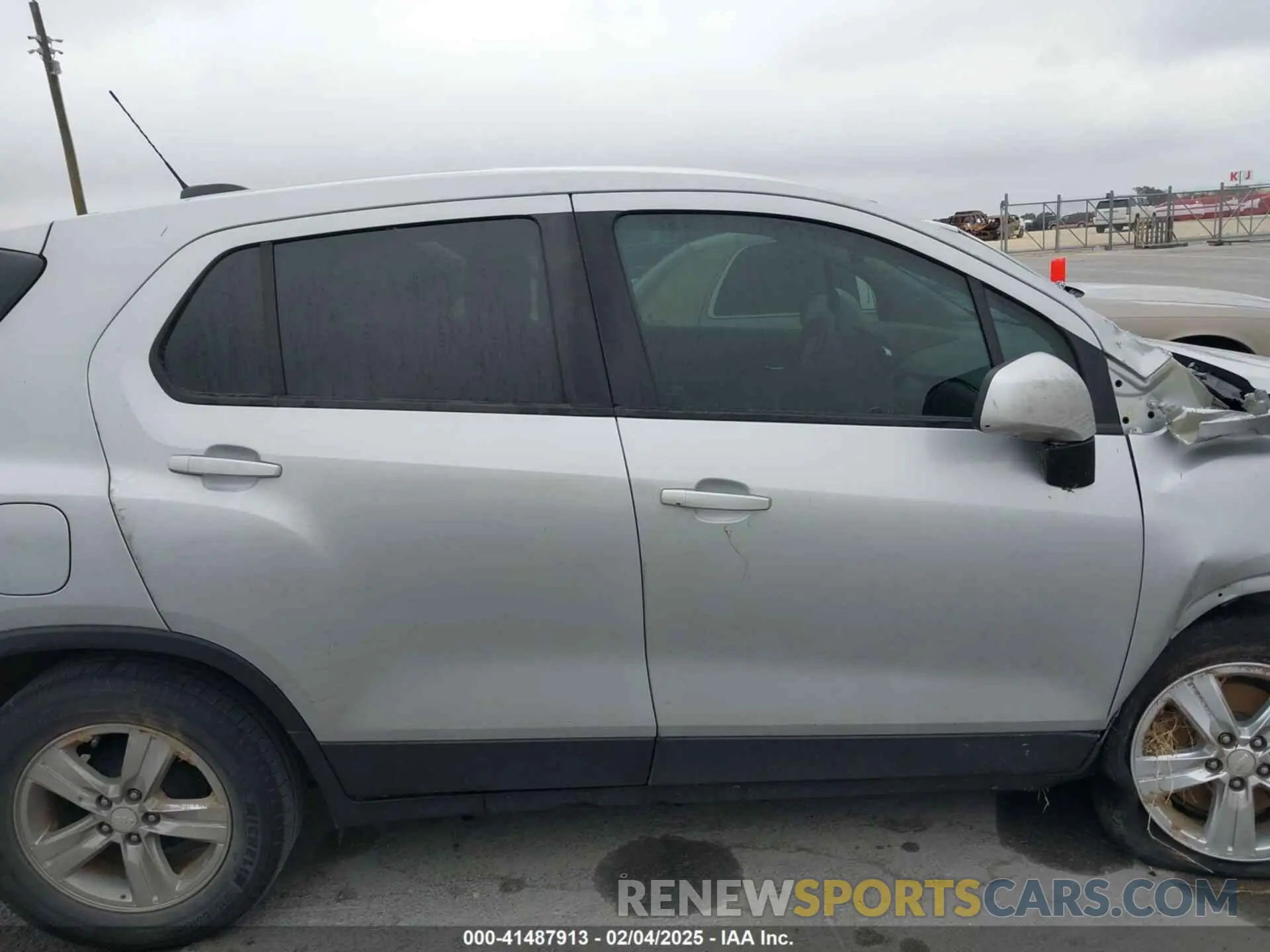 14 Photograph of a damaged car 3GNCJKSB2LL205578 CHEVROLET TRAX 2020