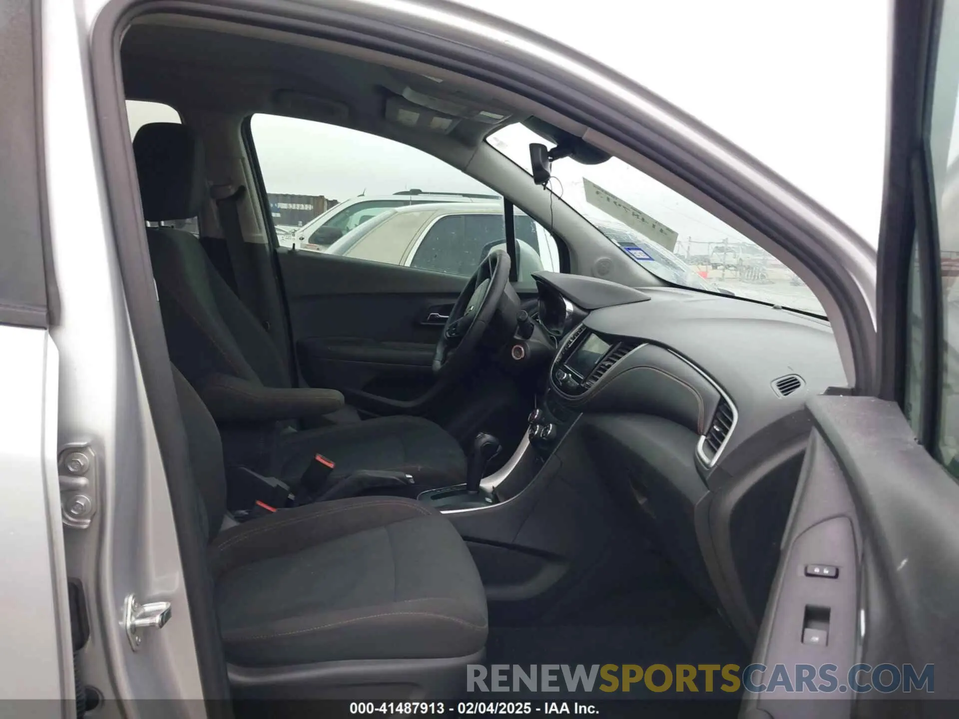 5 Photograph of a damaged car 3GNCJKSB2LL205578 CHEVROLET TRAX 2020