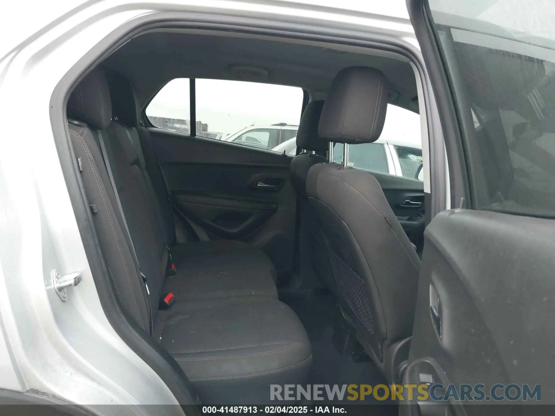 8 Photograph of a damaged car 3GNCJKSB2LL205578 CHEVROLET TRAX 2020