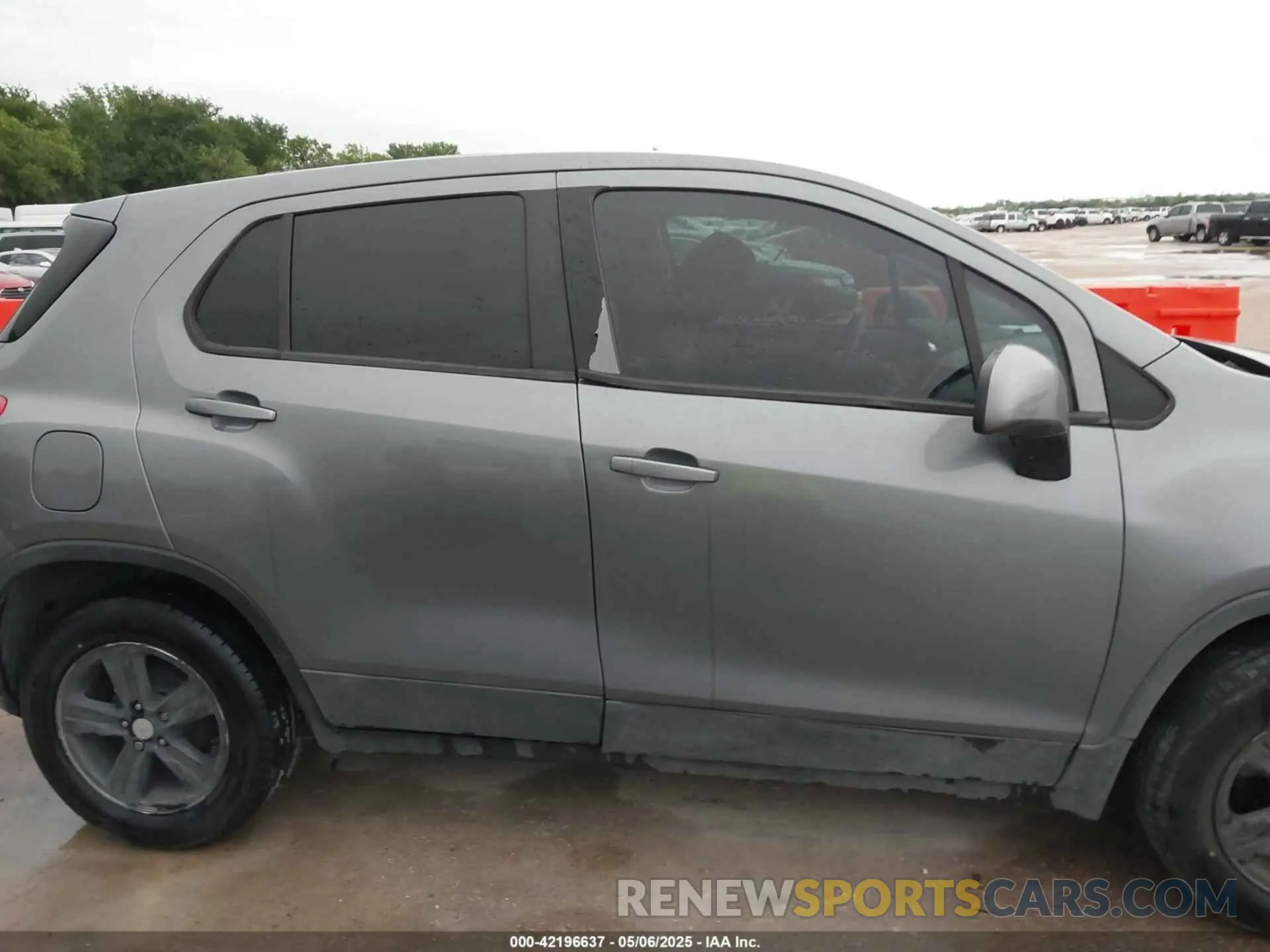 13 Photograph of a damaged car 3GNCJKSB2LL221800 CHEVROLET TRAX 2020