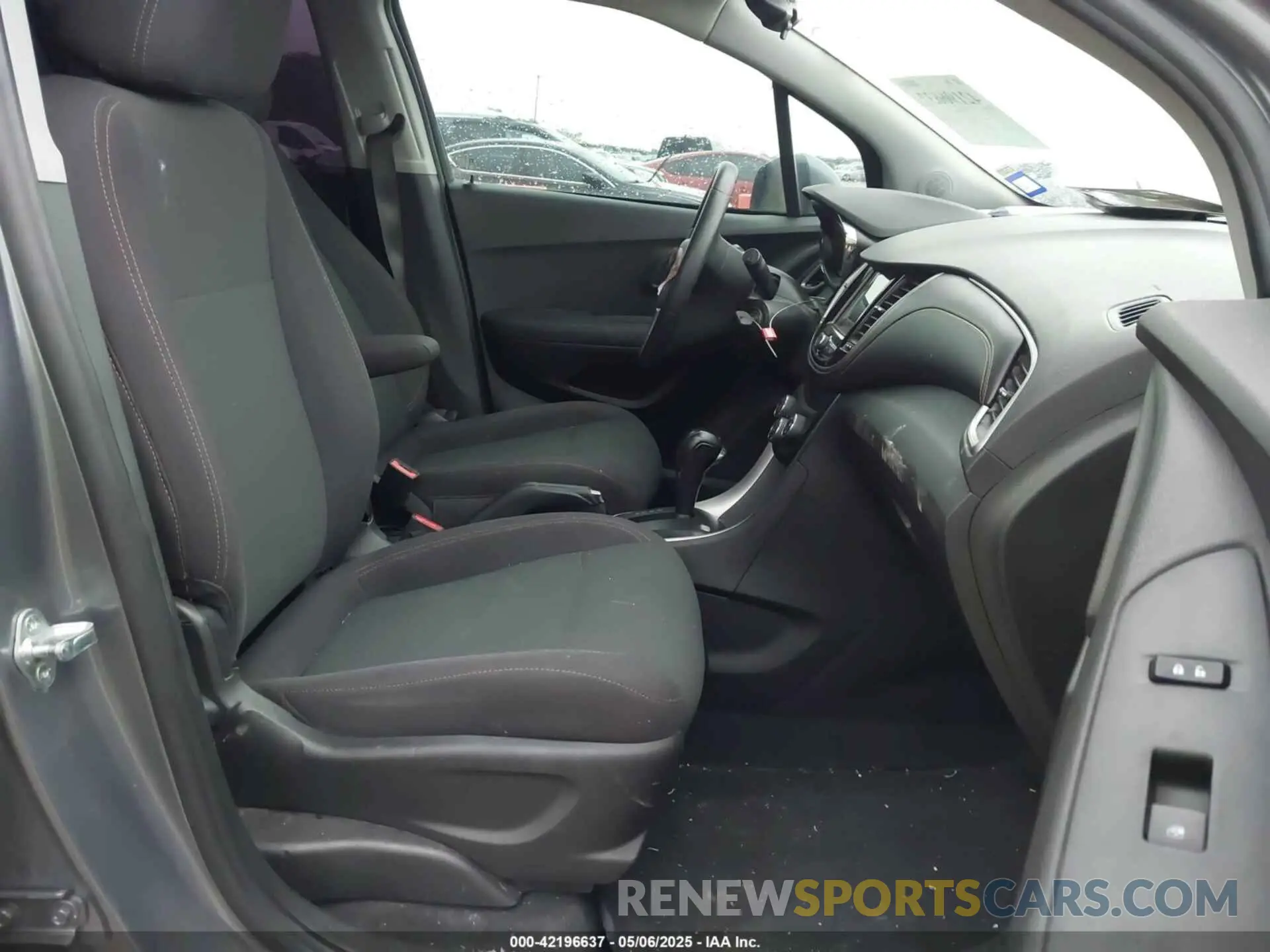 5 Photograph of a damaged car 3GNCJKSB2LL221800 CHEVROLET TRAX 2020