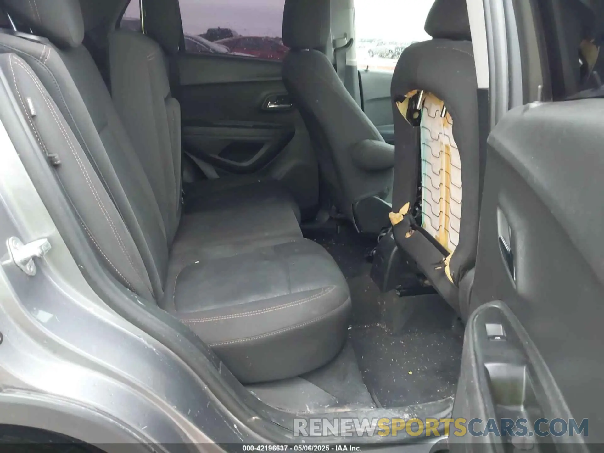8 Photograph of a damaged car 3GNCJKSB2LL221800 CHEVROLET TRAX 2020