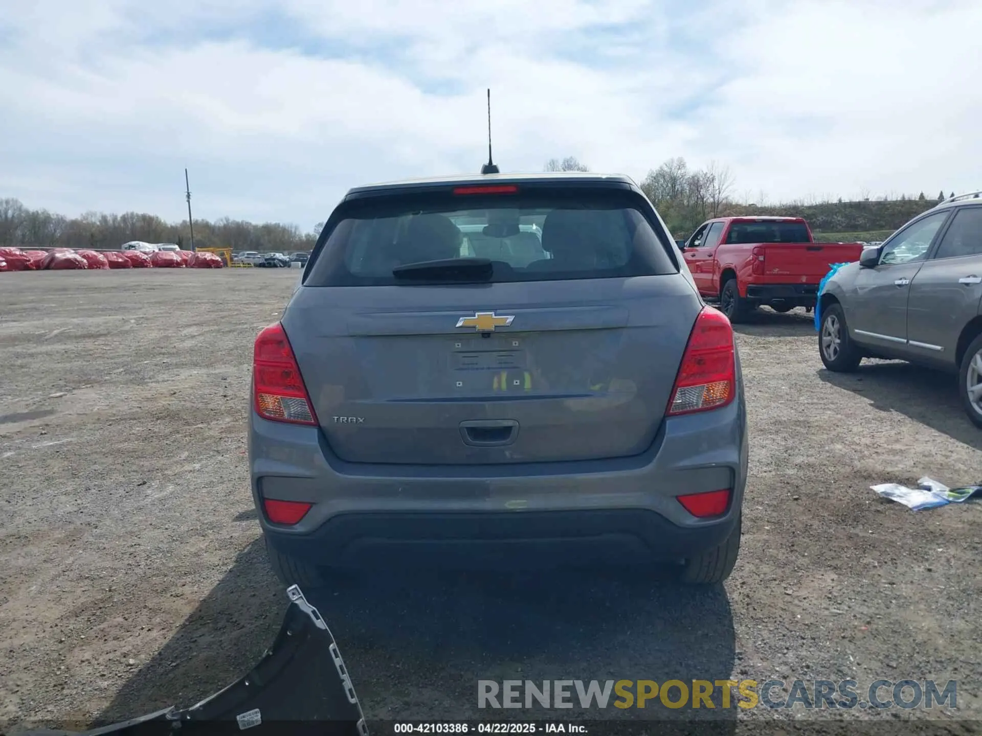 17 Photograph of a damaged car 3GNCJKSB2LL326823 CHEVROLET TRAX 2020