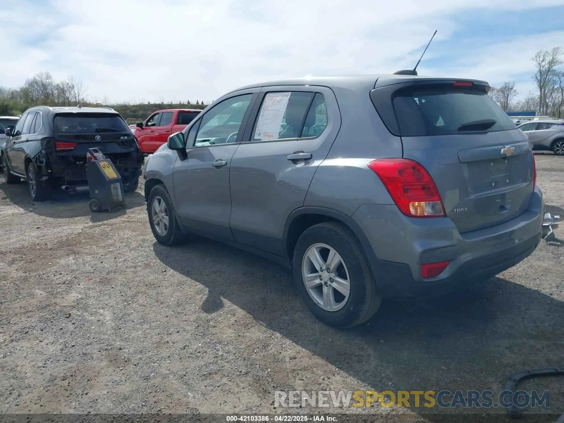 3 Photograph of a damaged car 3GNCJKSB2LL326823 CHEVROLET TRAX 2020