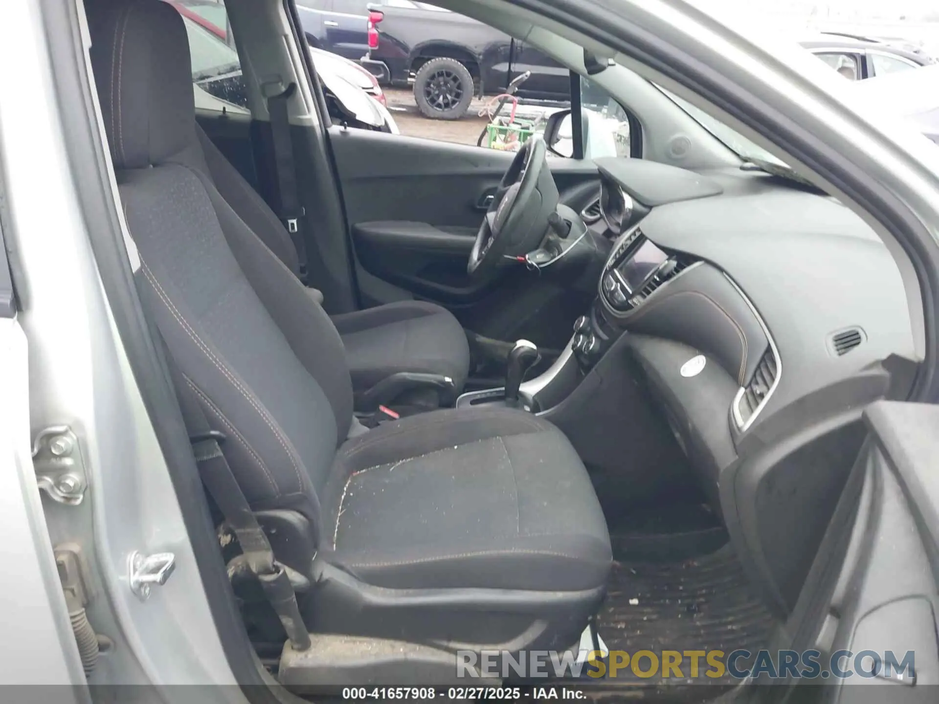 5 Photograph of a damaged car 3GNCJKSB3LL129210 CHEVROLET TRAX 2020