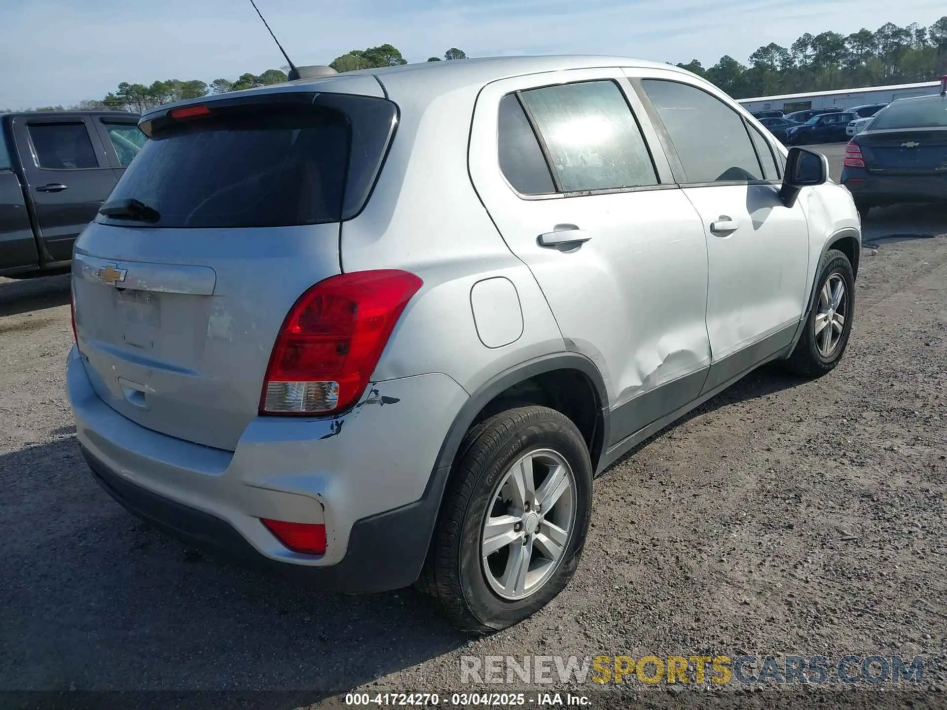4 Photograph of a damaged car 3GNCJKSB3LL132835 CHEVROLET TRAX 2020