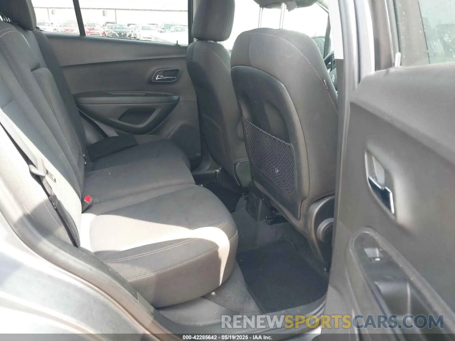 8 Photograph of a damaged car 3GNCJKSB3LL145570 CHEVROLET TRAX 2020