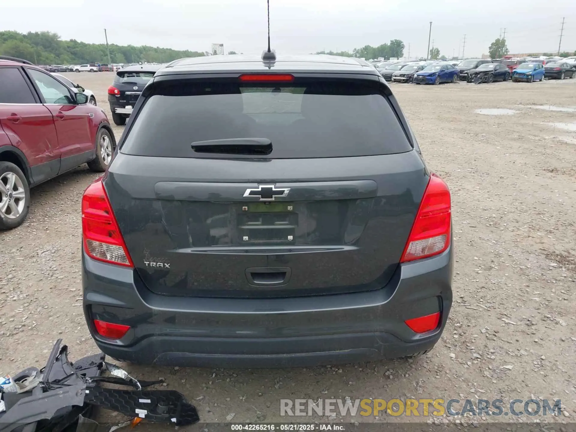 17 Photograph of a damaged car 3GNCJKSB3LL169352 CHEVROLET TRAX 2020