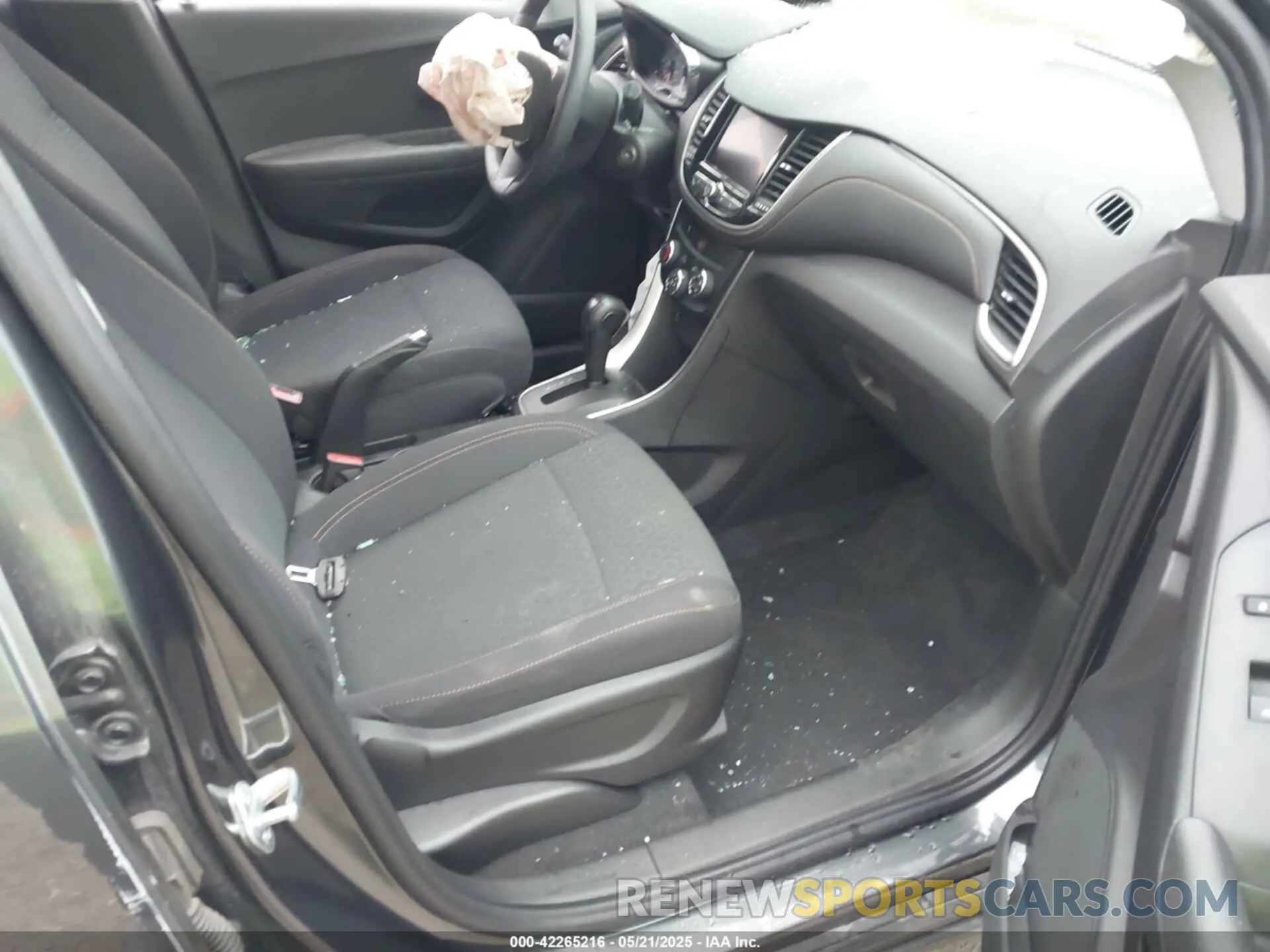 5 Photograph of a damaged car 3GNCJKSB3LL169352 CHEVROLET TRAX 2020