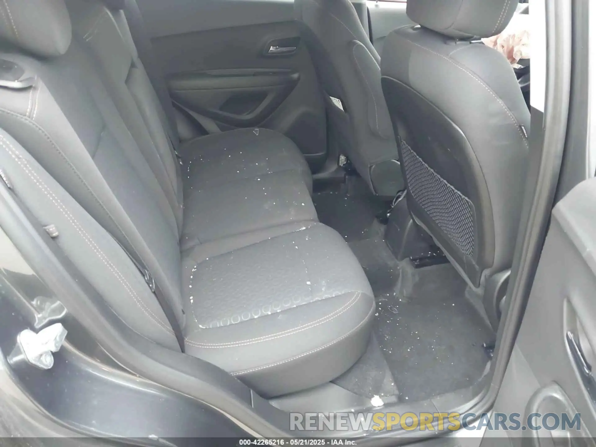 8 Photograph of a damaged car 3GNCJKSB3LL169352 CHEVROLET TRAX 2020