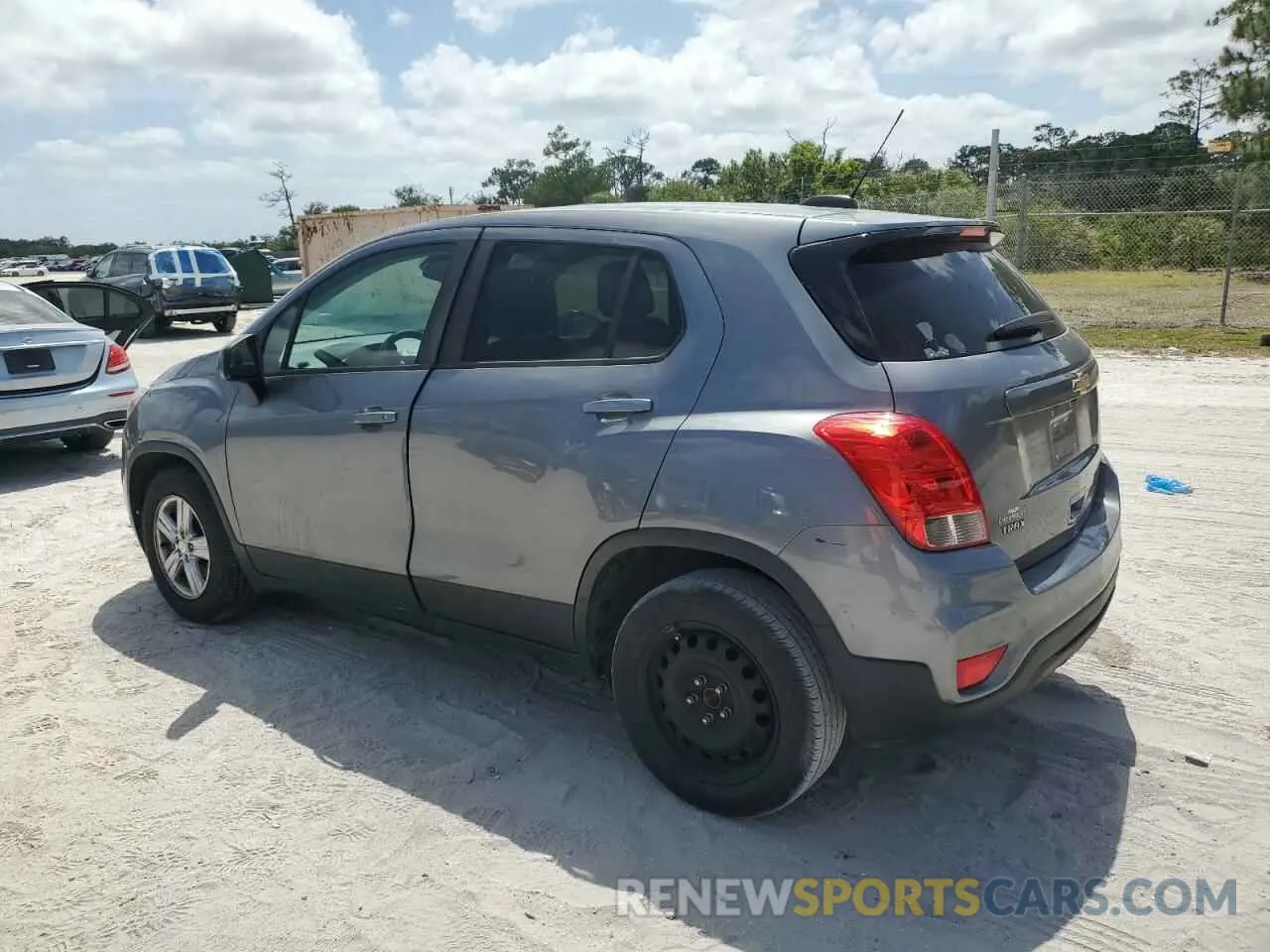 2 Photograph of a damaged car 3GNCJKSB3LL194784 CHEVROLET TRAX 2020
