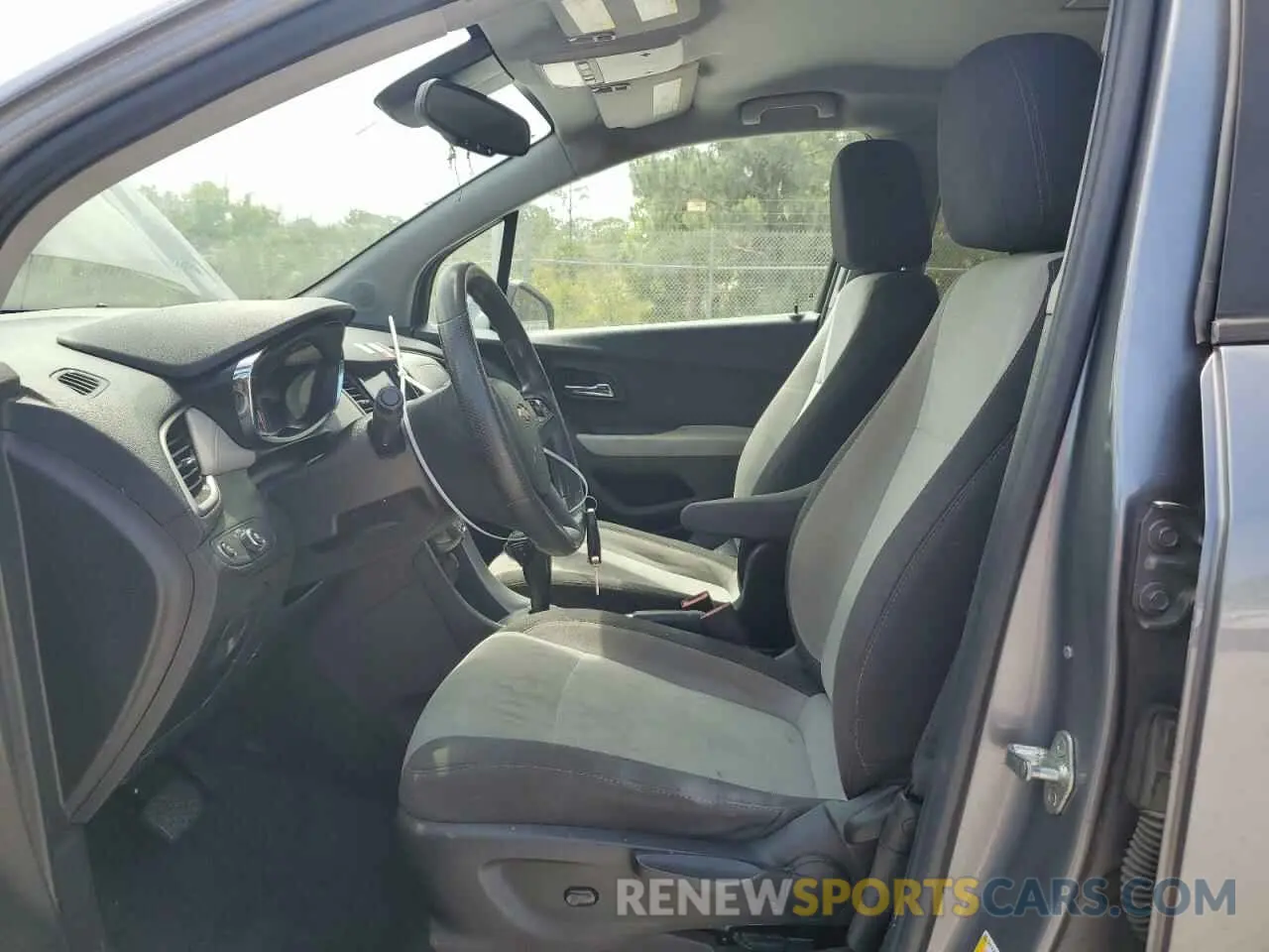7 Photograph of a damaged car 3GNCJKSB3LL194784 CHEVROLET TRAX 2020