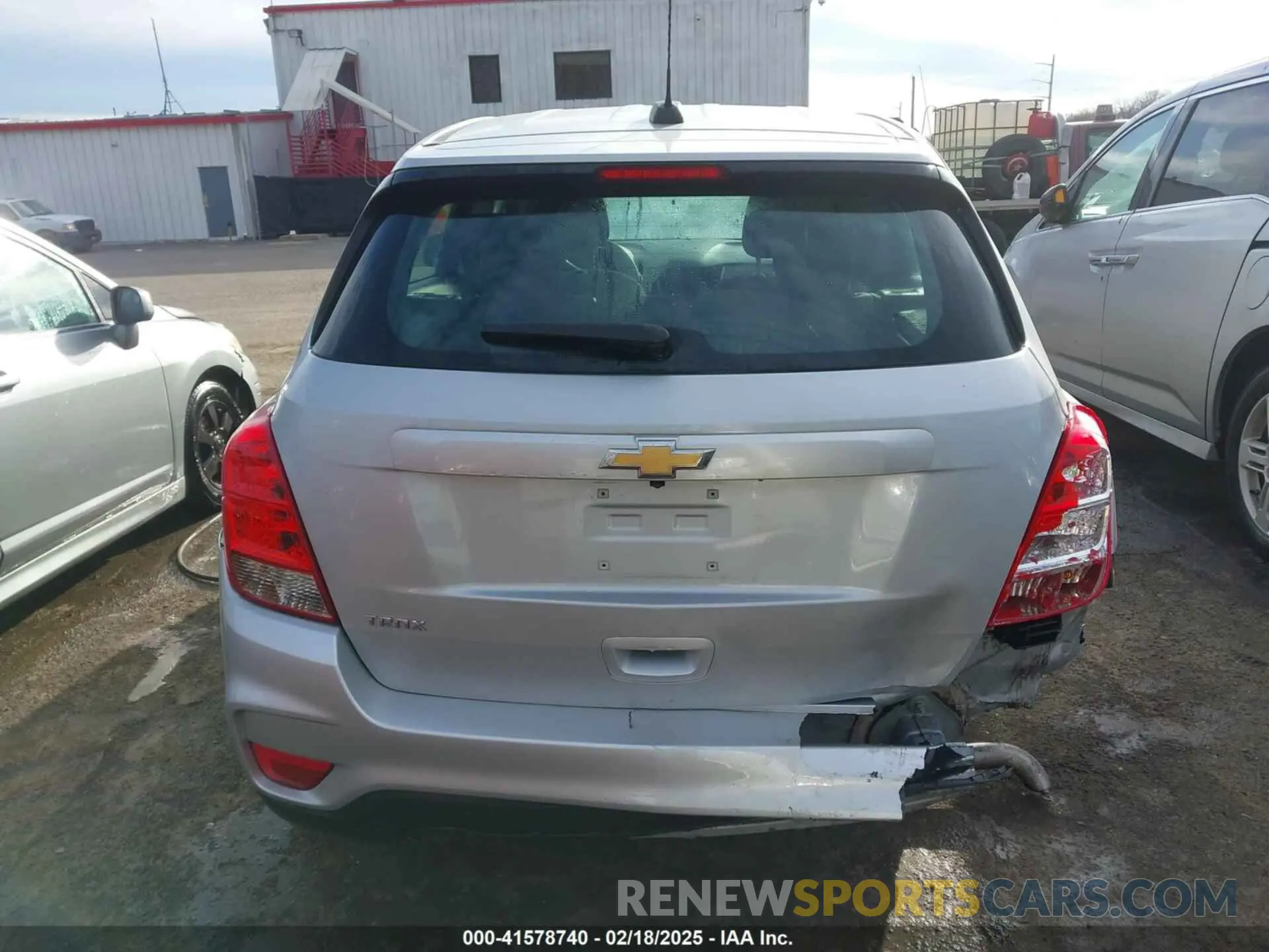 17 Photograph of a damaged car 3GNCJKSB3LL202754 CHEVROLET TRAX 2020