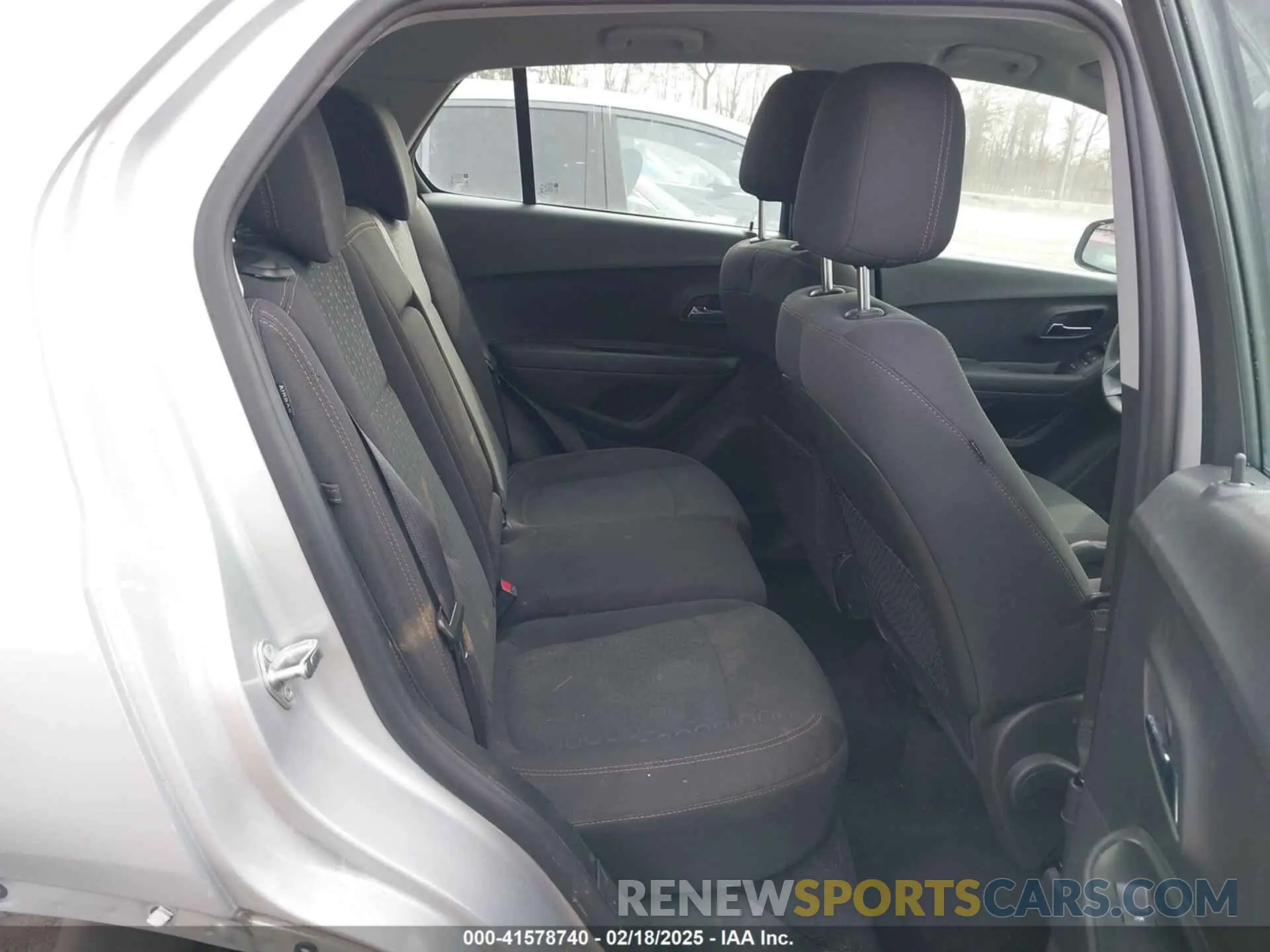 8 Photograph of a damaged car 3GNCJKSB3LL202754 CHEVROLET TRAX 2020