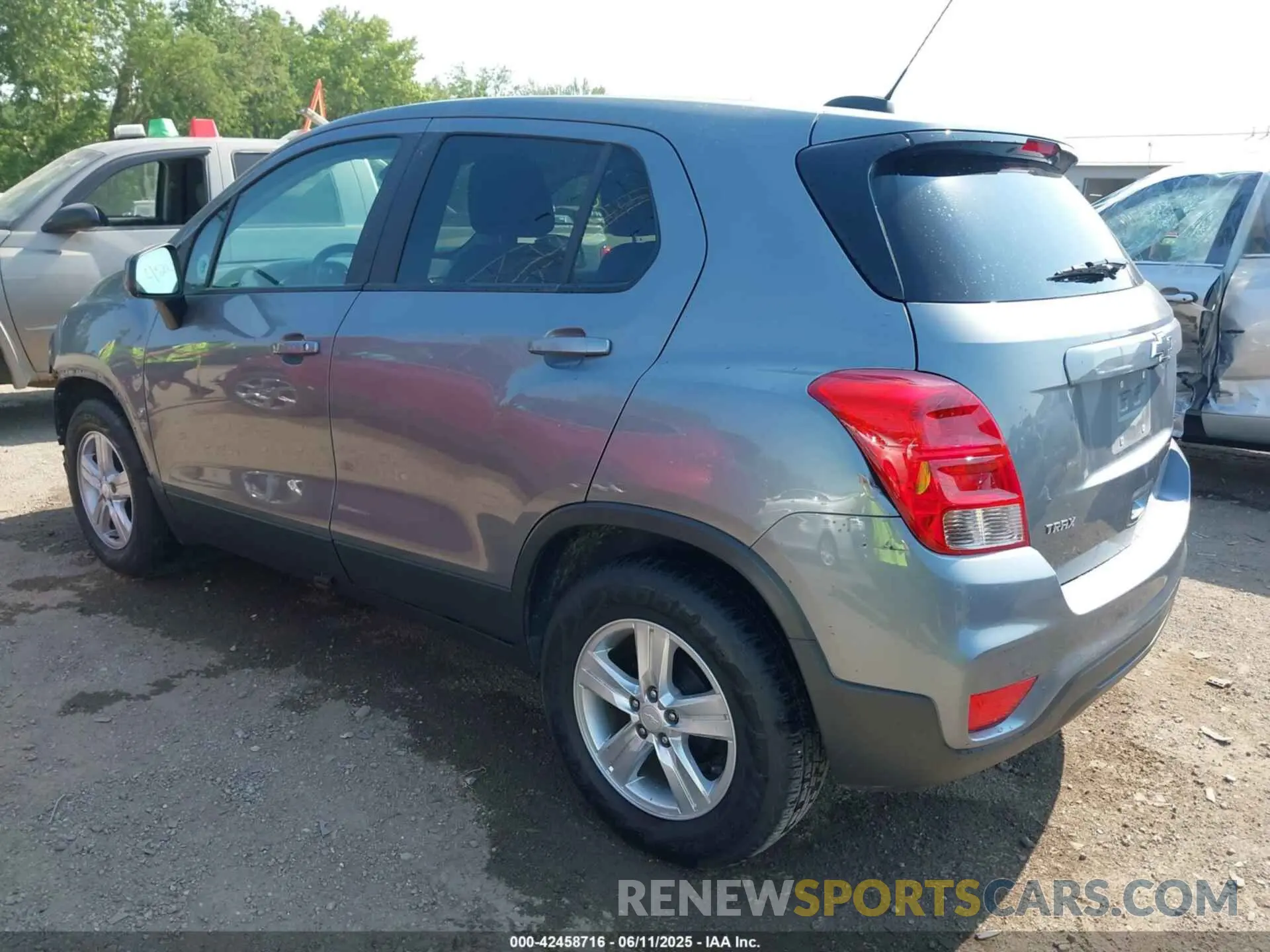 3 Photograph of a damaged car 3GNCJKSB3LL207999 CHEVROLET TRAX 2020