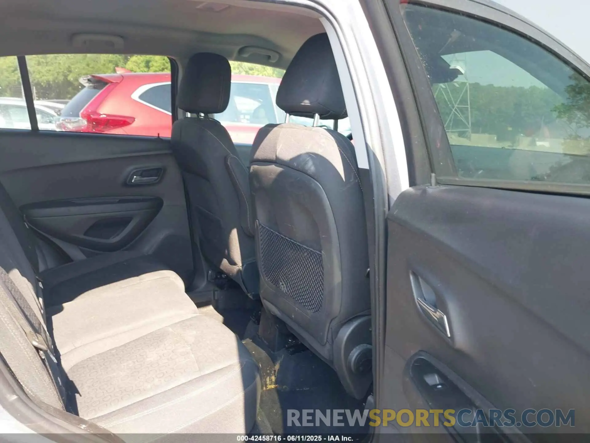 8 Photograph of a damaged car 3GNCJKSB3LL207999 CHEVROLET TRAX 2020