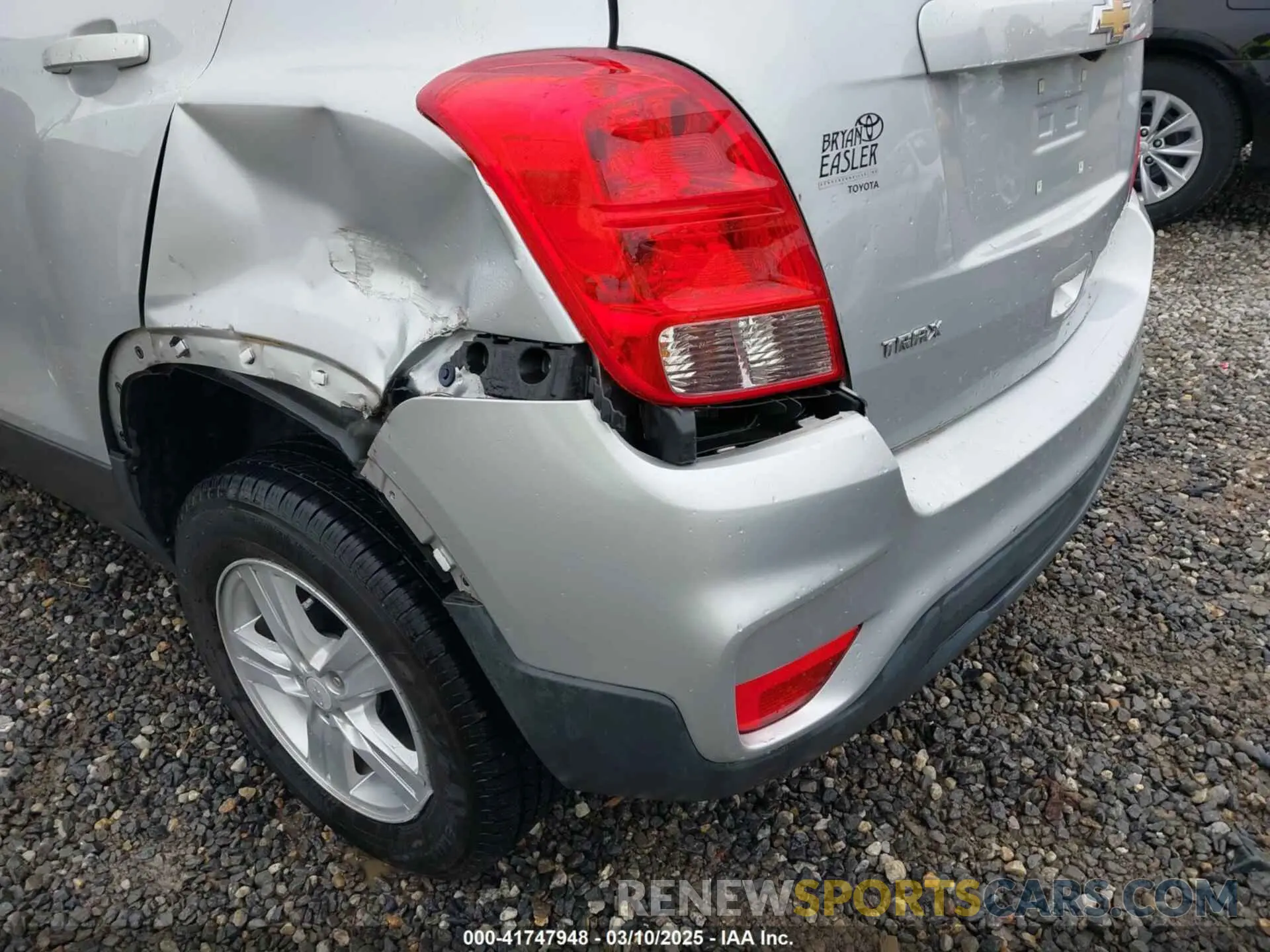 17 Photograph of a damaged car 3GNCJKSB3LL210157 CHEVROLET TRAX 2020
