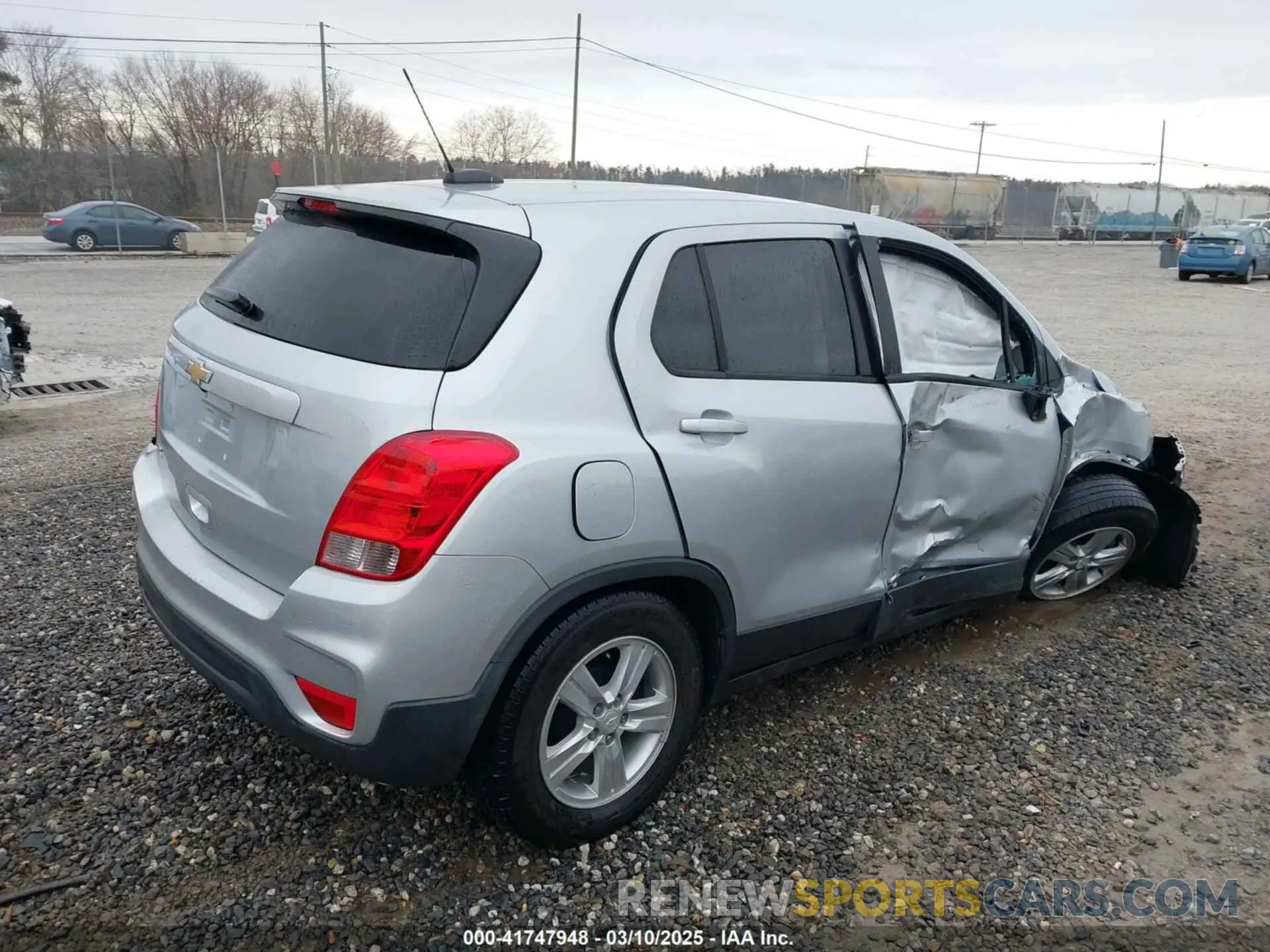 4 Photograph of a damaged car 3GNCJKSB3LL210157 CHEVROLET TRAX 2020