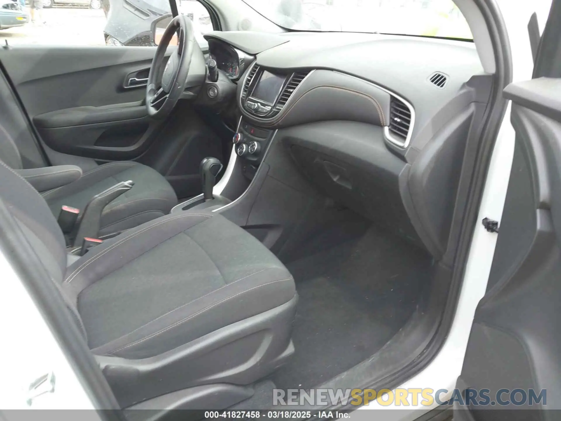 5 Photograph of a damaged car 3GNCJKSB3LL327950 CHEVROLET TRAX 2020