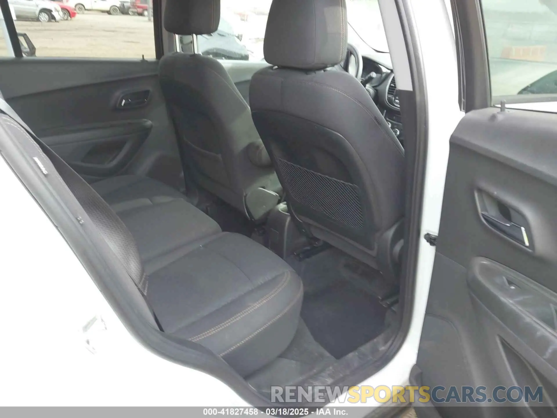 8 Photograph of a damaged car 3GNCJKSB3LL327950 CHEVROLET TRAX 2020