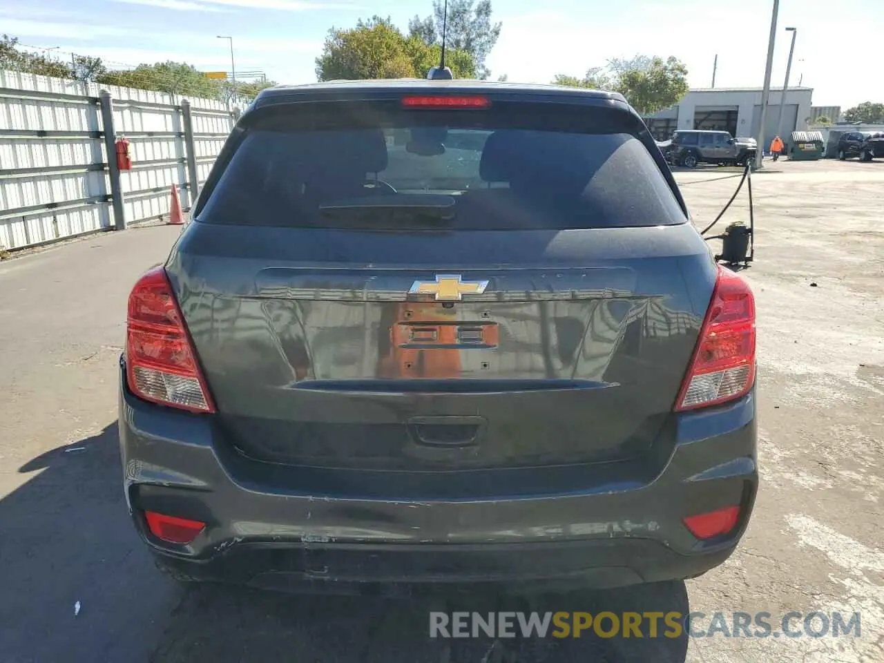 6 Photograph of a damaged car 3GNCJKSB4LL111816 CHEVROLET TRAX 2020