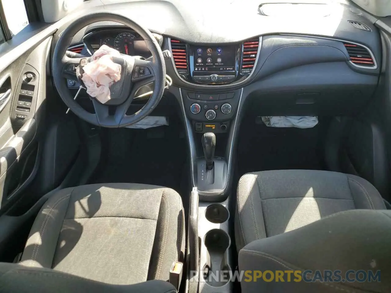 8 Photograph of a damaged car 3GNCJKSB4LL111816 CHEVROLET TRAX 2020