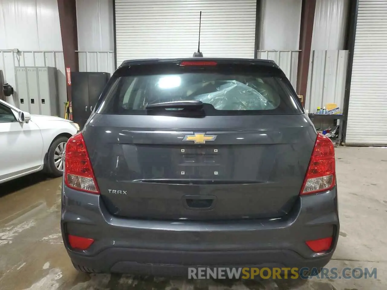 6 Photograph of a damaged car 3GNCJKSB4LL129040 CHEVROLET TRAX 2020