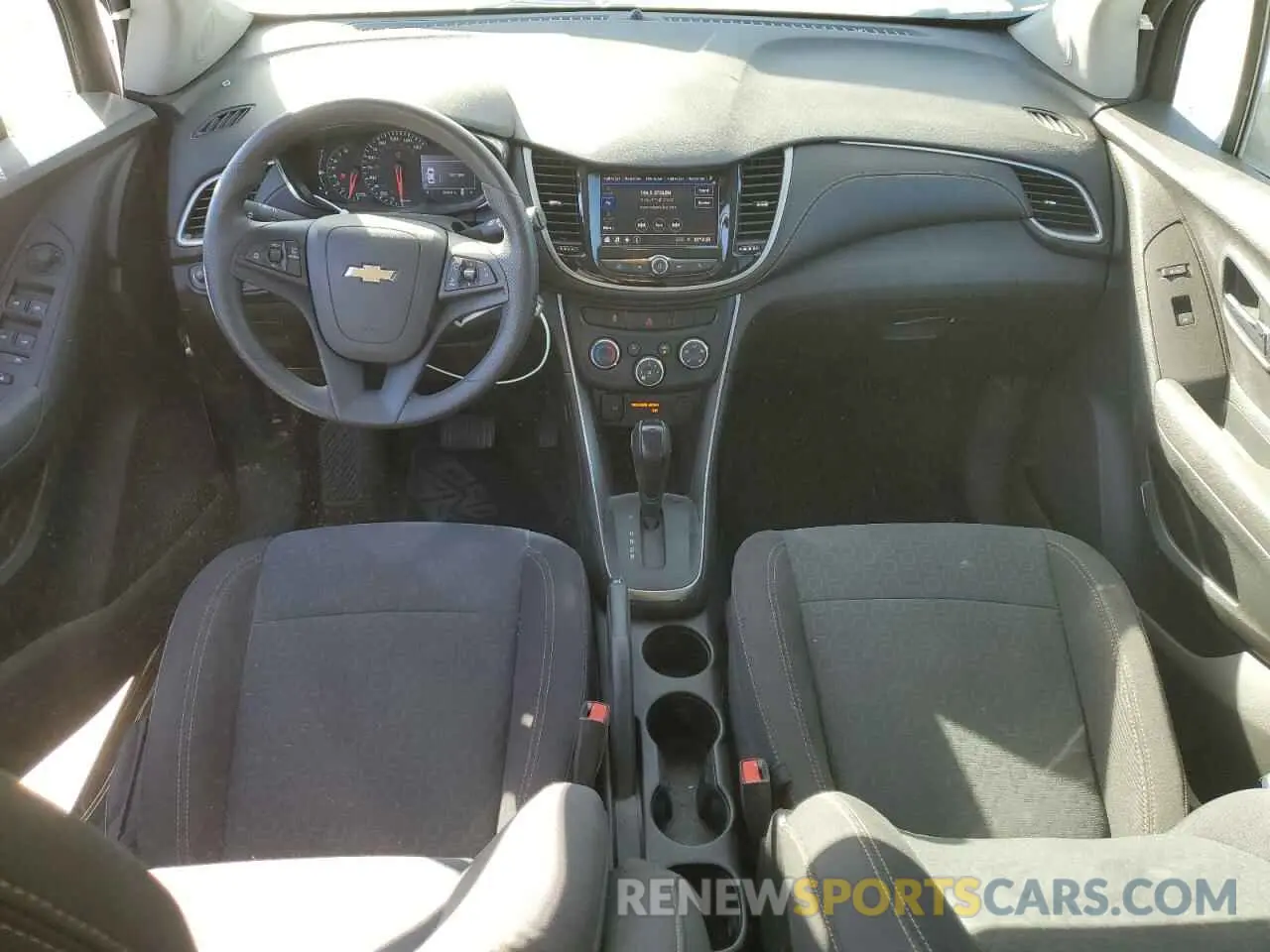 8 Photograph of a damaged car 3GNCJKSB4LL130785 CHEVROLET TRAX 2020
