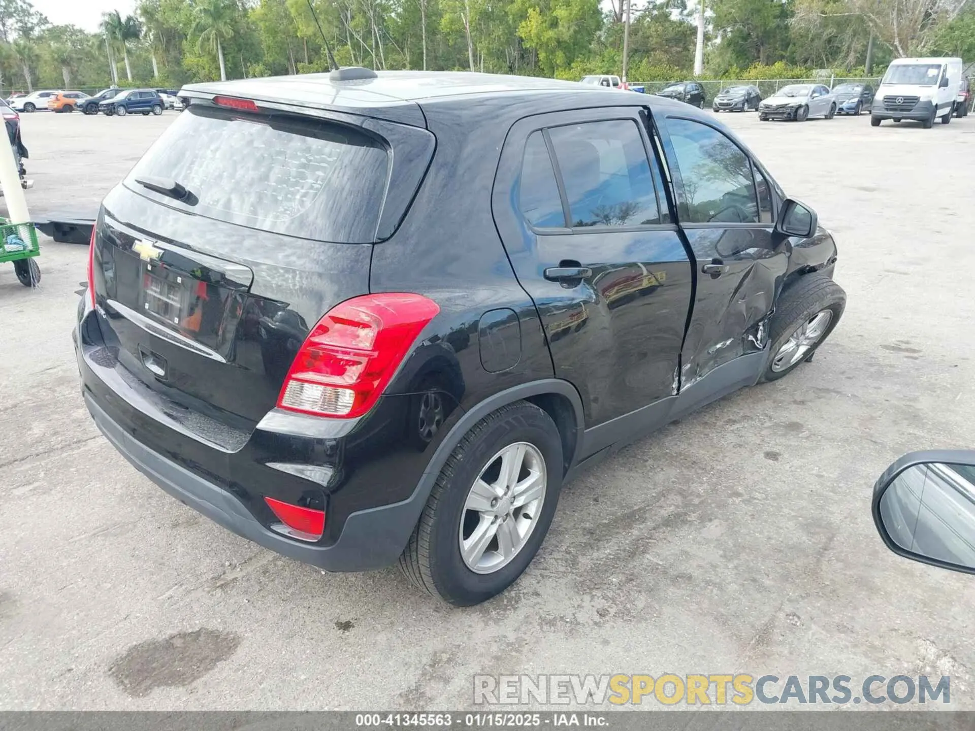 4 Photograph of a damaged car 3GNCJKSB4LL132925 CHEVROLET TRAX 2020