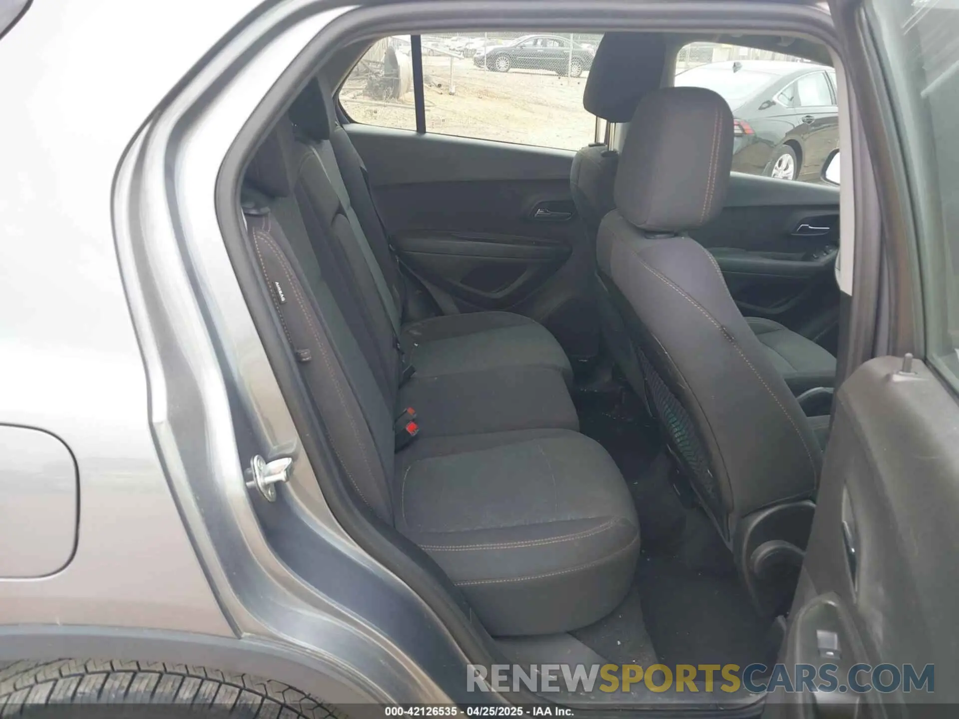 8 Photograph of a damaged car 3GNCJKSB4LL176651 CHEVROLET TRAX 2020