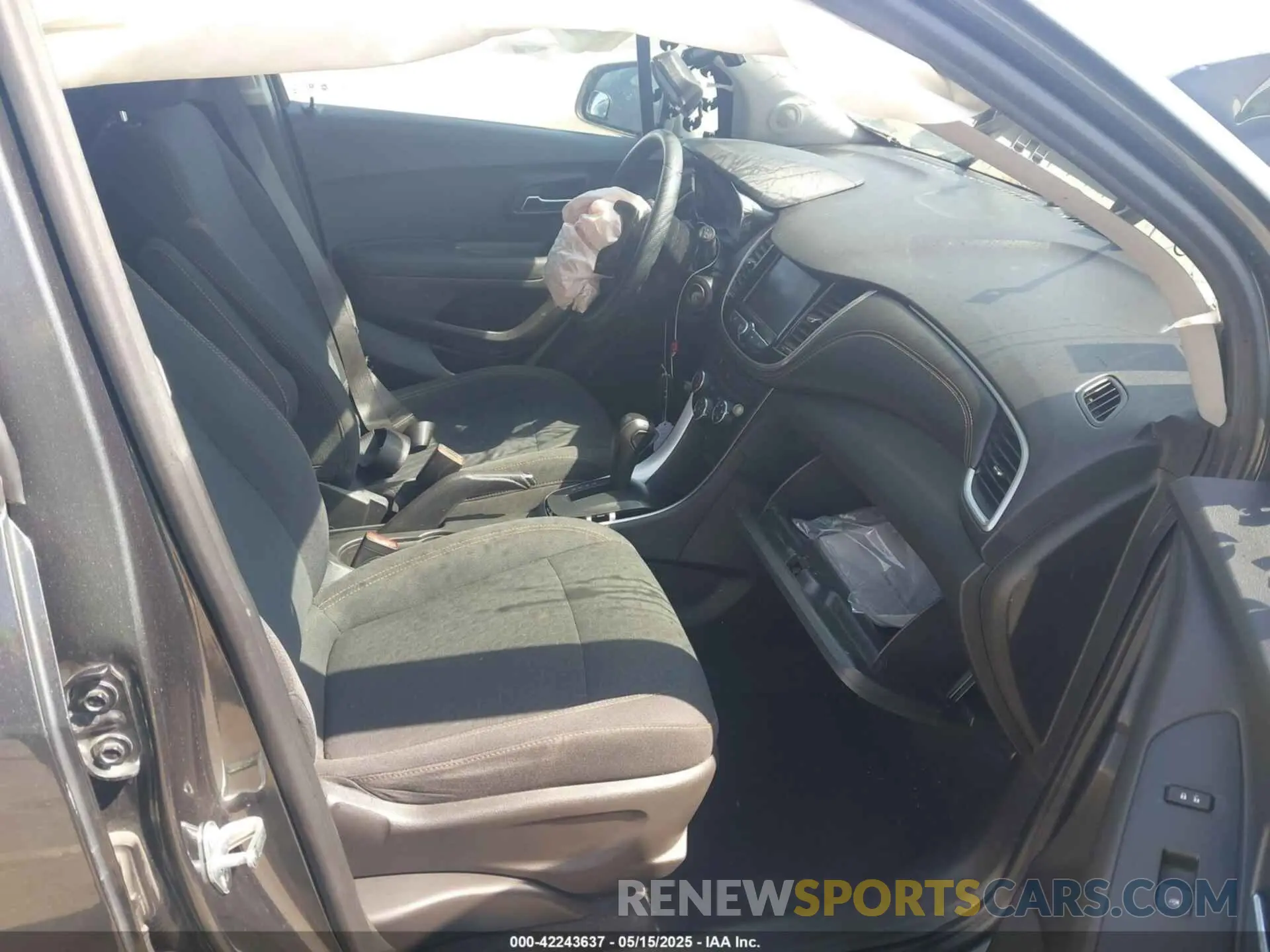 5 Photograph of a damaged car 3GNCJKSB4LL273803 CHEVROLET TRAX 2020