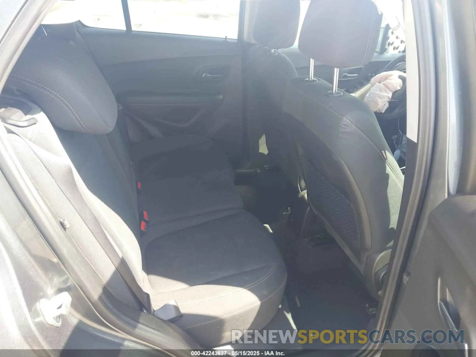 8 Photograph of a damaged car 3GNCJKSB4LL273803 CHEVROLET TRAX 2020