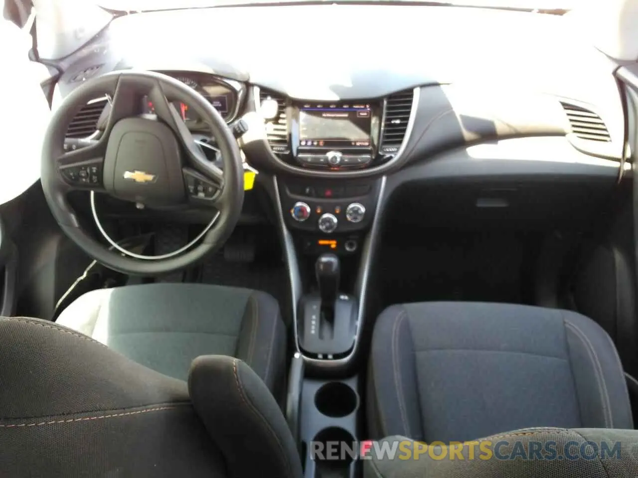 8 Photograph of a damaged car 3GNCJKSB4LL276409 CHEVROLET TRAX 2020
