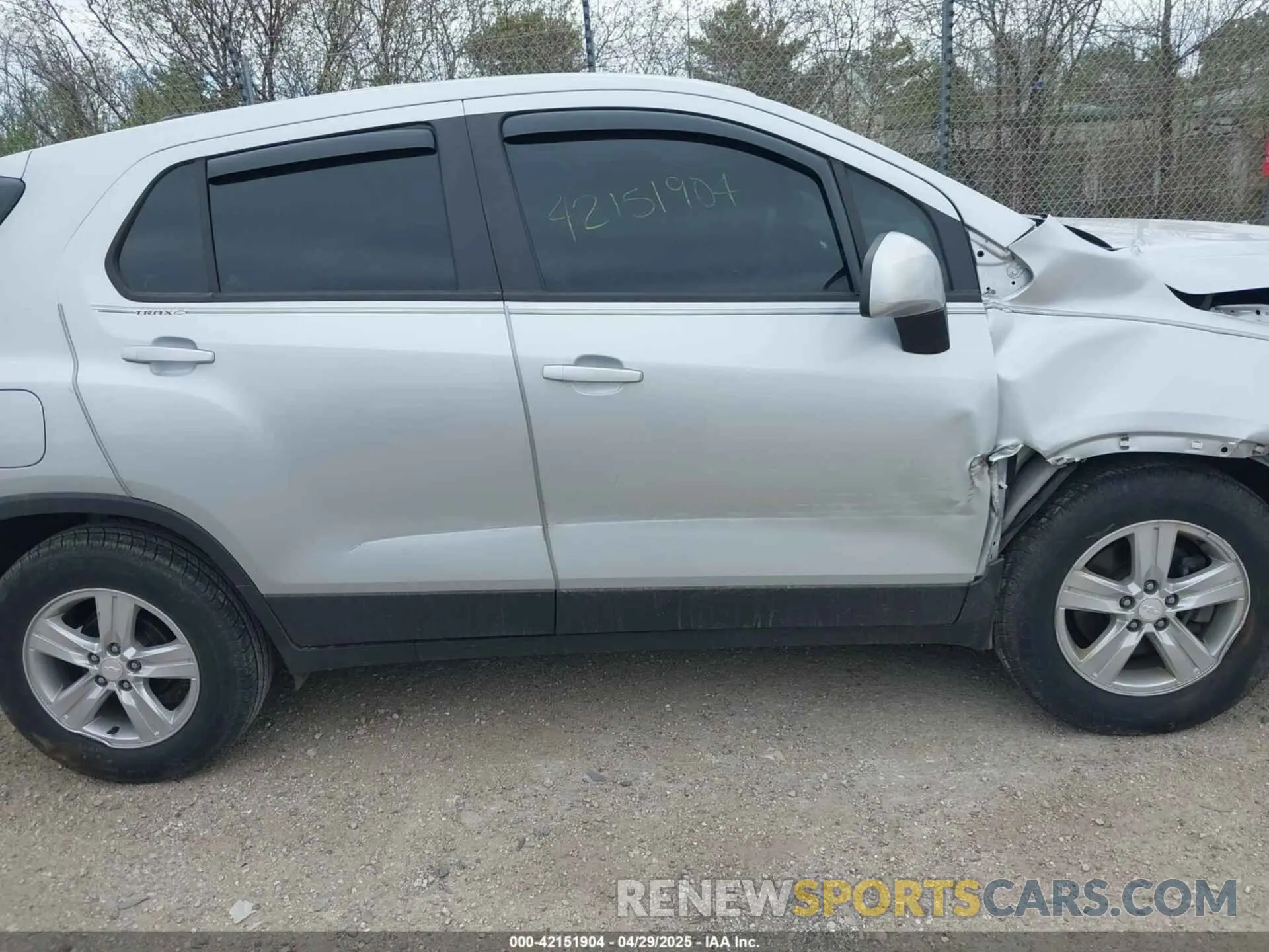 13 Photograph of a damaged car 3GNCJKSB4LL305522 CHEVROLET TRAX 2020