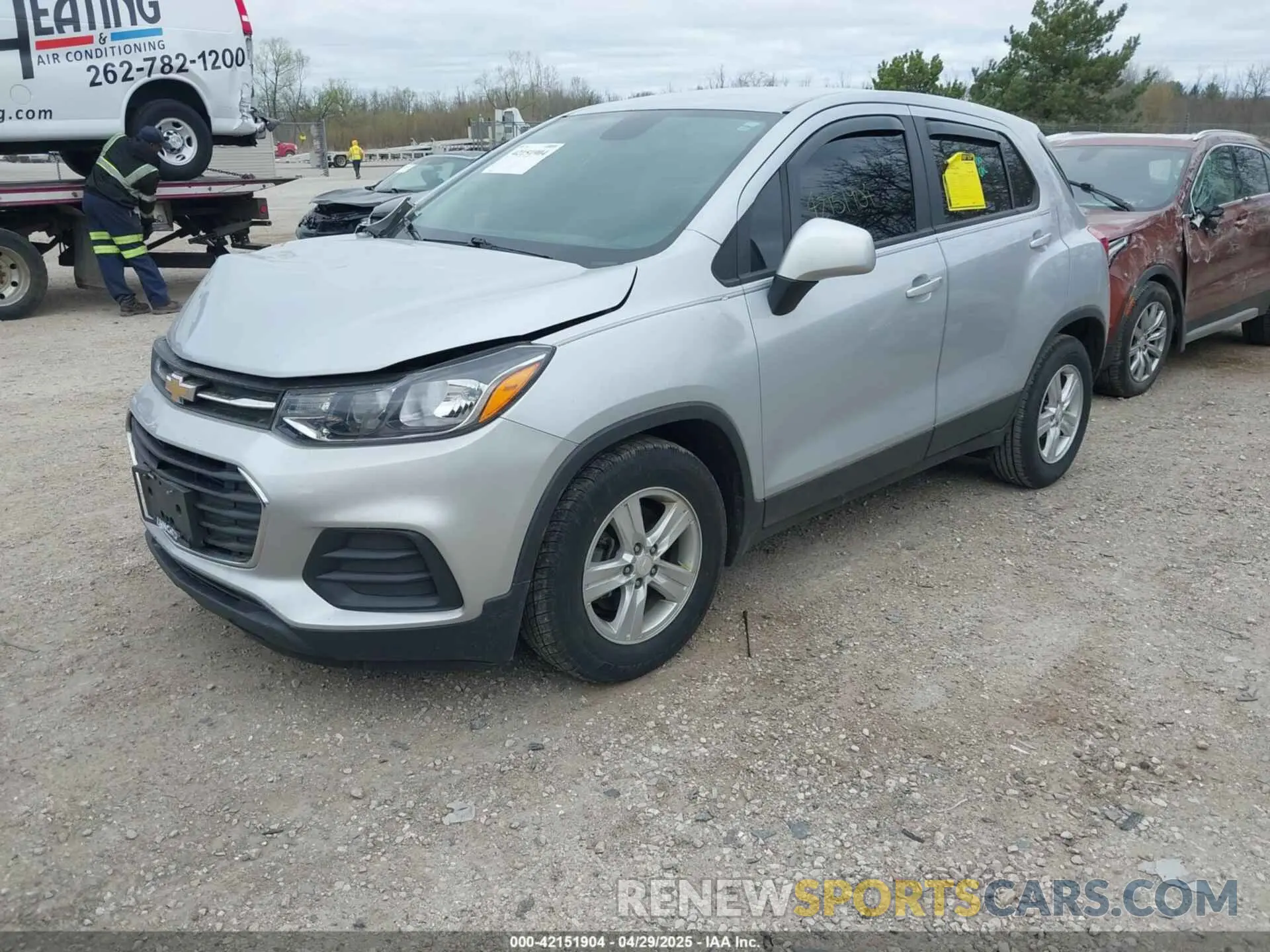 2 Photograph of a damaged car 3GNCJKSB4LL305522 CHEVROLET TRAX 2020