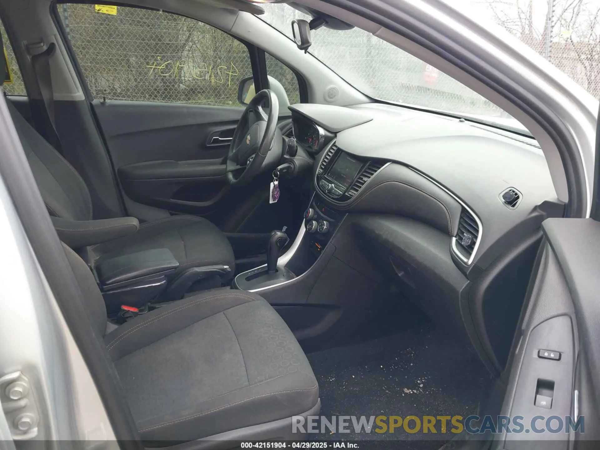 5 Photograph of a damaged car 3GNCJKSB4LL305522 CHEVROLET TRAX 2020