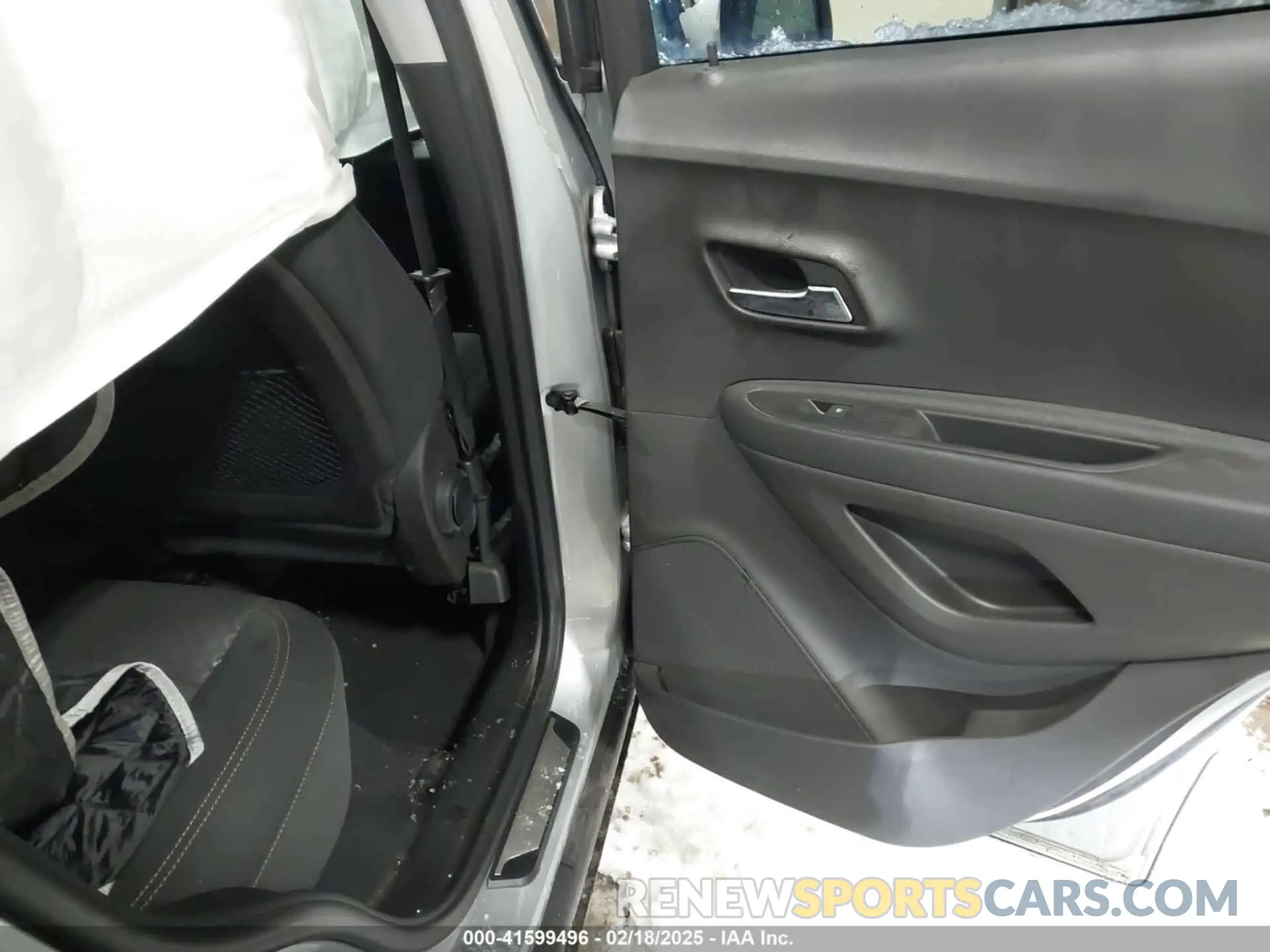 8 Photograph of a damaged car 3GNCJKSB4LL338360 CHEVROLET TRAX 2020