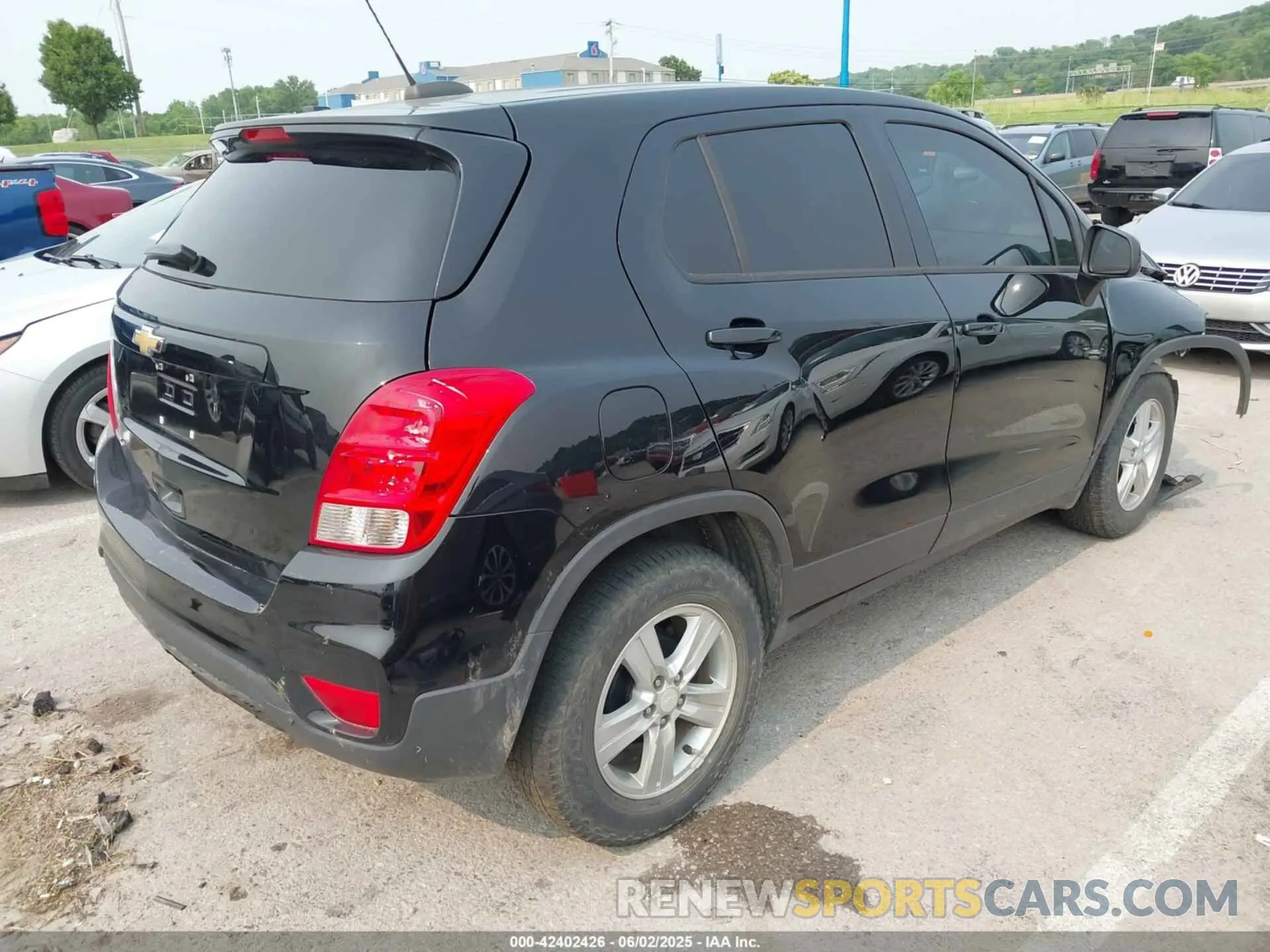 4 Photograph of a damaged car 3GNCJKSB5LL122632 CHEVROLET TRAX 2020
