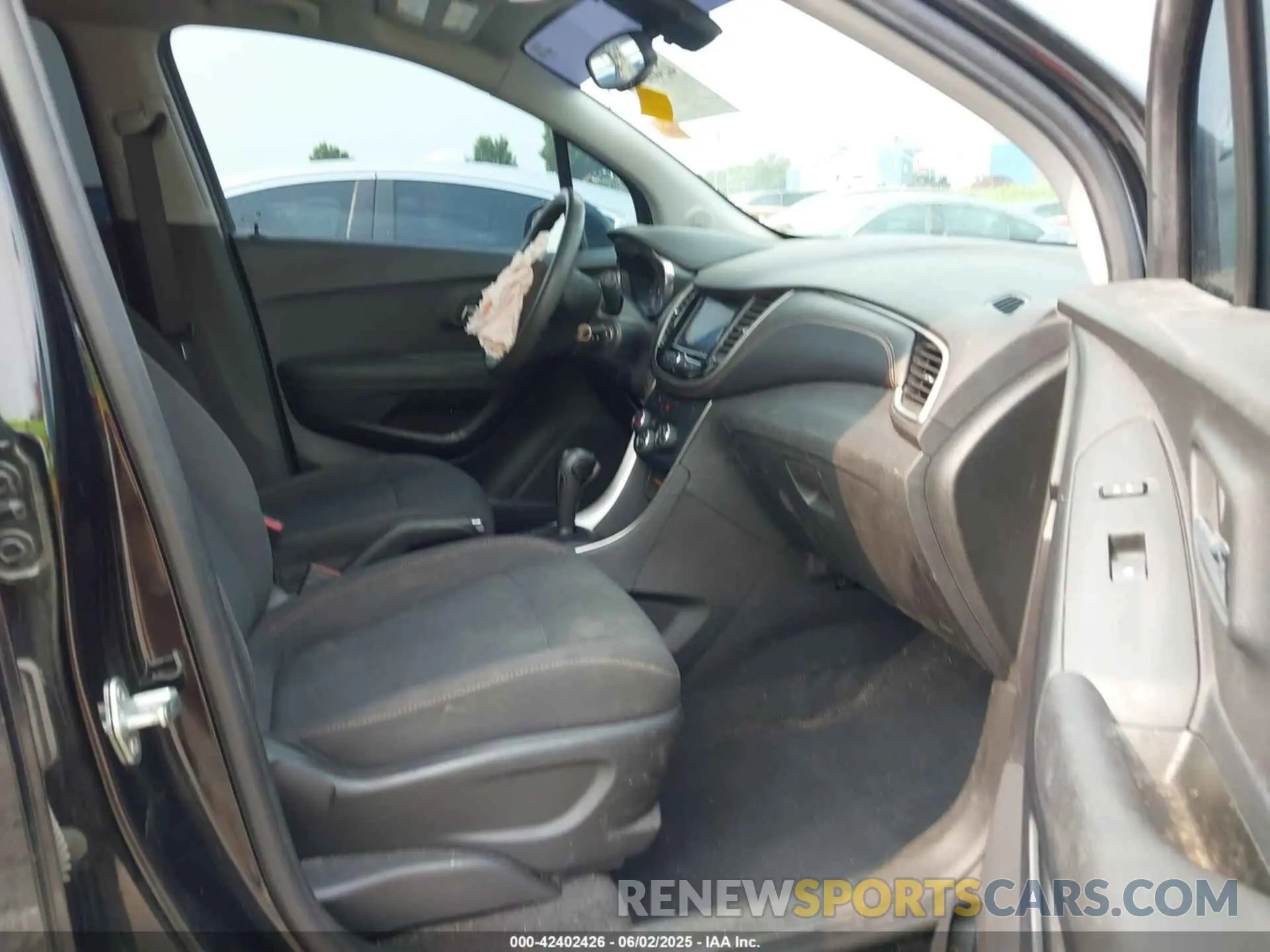 5 Photograph of a damaged car 3GNCJKSB5LL122632 CHEVROLET TRAX 2020