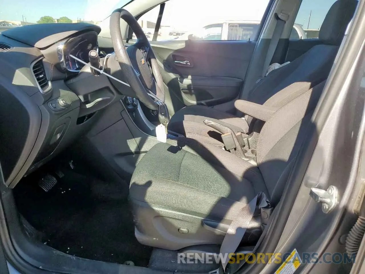 7 Photograph of a damaged car 3GNCJKSB5LL159079 CHEVROLET TRAX 2020